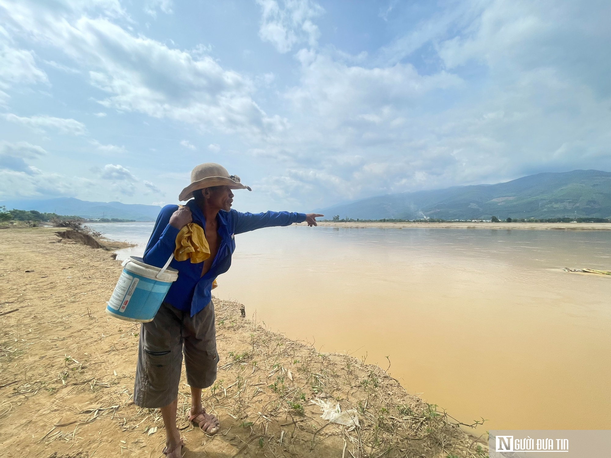 Đà Nẵng: Sạt lở bủa vây, hàng trăm hộ dân sống trong nỗi lo mất đất, mất đường- Ảnh 3. Đà Nẵng: Sạt lở bủa vây, hàng trăm hộ dân sống trong nỗi lo mất đất, mất đường- Ảnh 3.