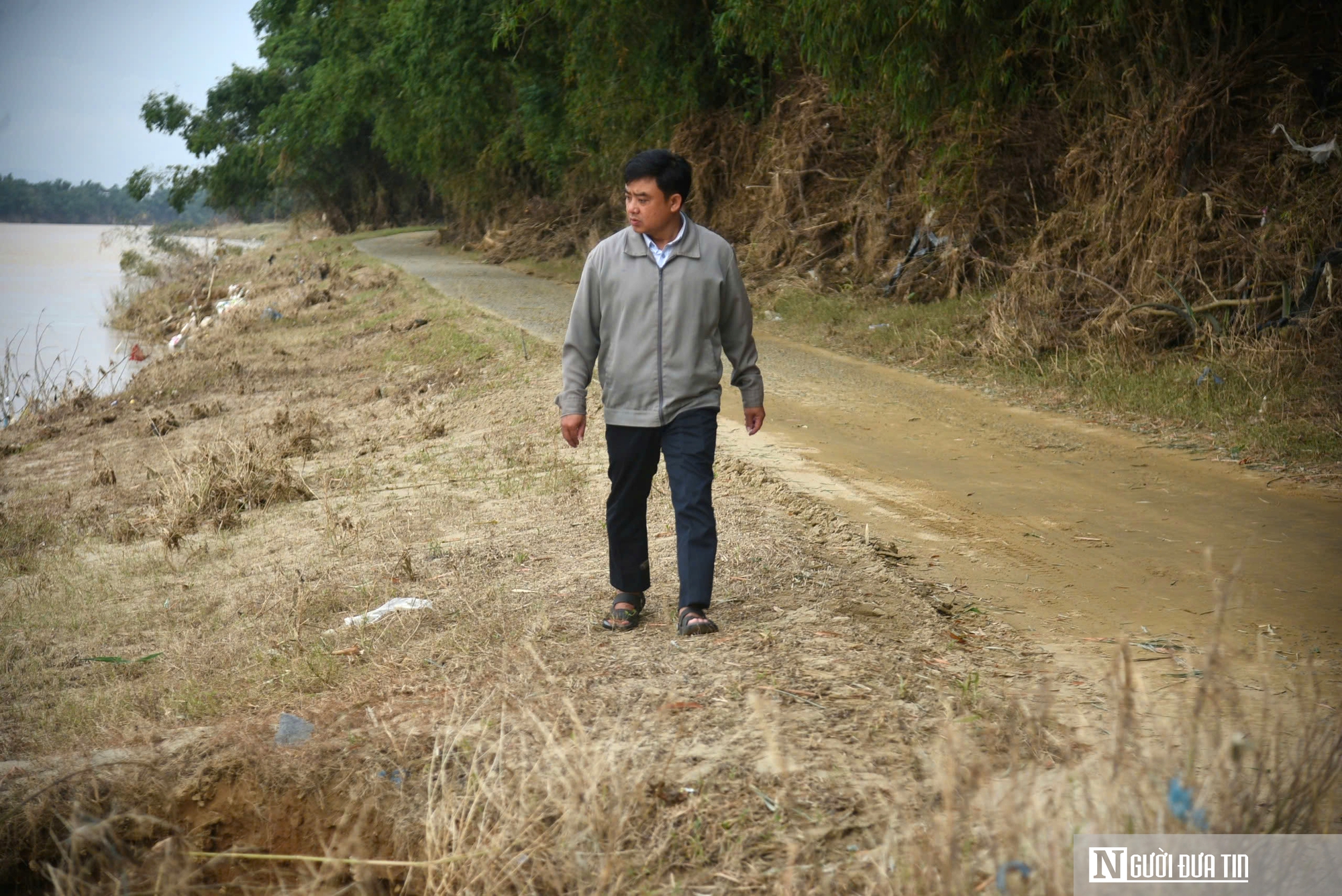 Đà Nẵng: Sạt lở bủa vây, hàng trăm hộ dân sống trong nỗi lo mất đất, mất đường- Ảnh 6. Đà Nẵng: Sạt lở bủa vây, hàng trăm hộ dân sống trong nỗi lo mất đất, mất đường- Ảnh 6.