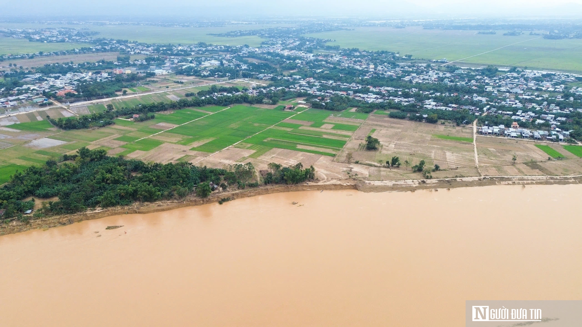 Đà Nẵng: Sạt lở bủa vây, hàng trăm hộ dân sống trong nỗi lo mất đất, mất đường- Ảnh 7. Đà Nẵng: Sạt lở bủa vây, hàng trăm hộ dân sống trong nỗi lo mất đất, mất đường- Ảnh 7.