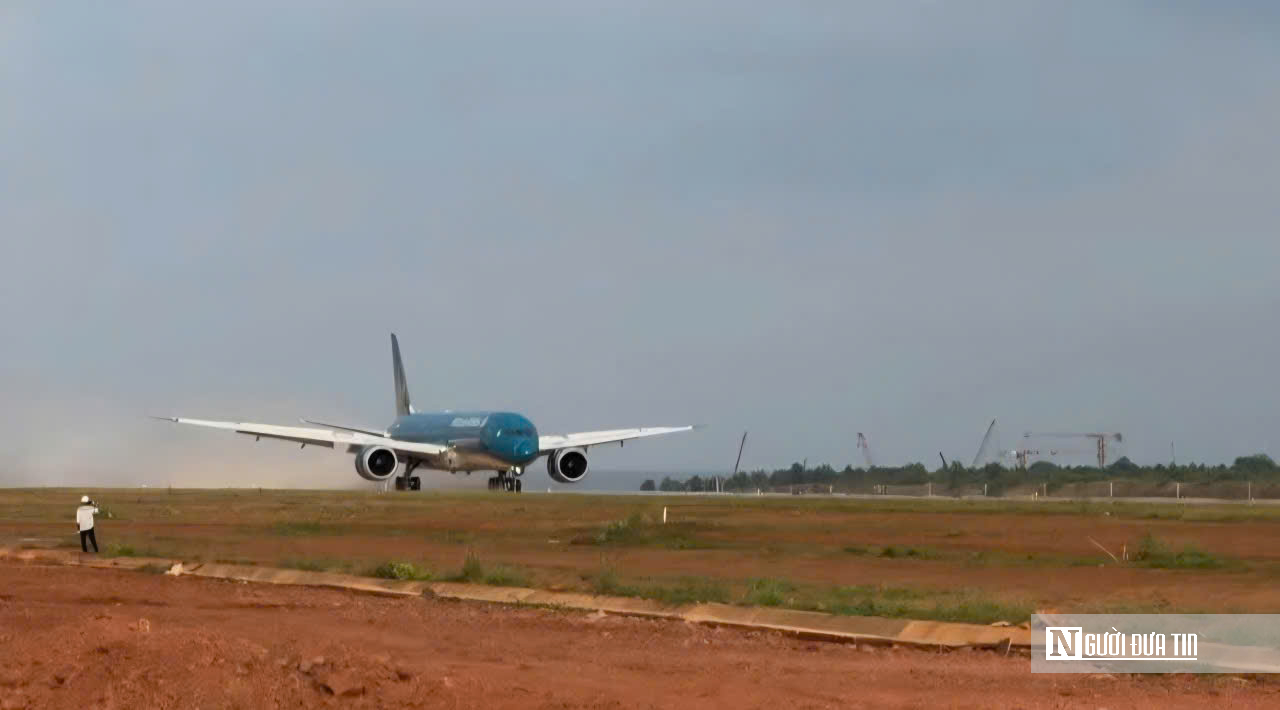 “Chim sắt” lớn nhất của hàng không Việt Nam hạ cánh xuống sân bay Long Thành- Ảnh 3. “Chim sắt” lớn nhất của hàng không Việt Nam hạ cánh xuống sân bay Long Thành- Ảnh 3.