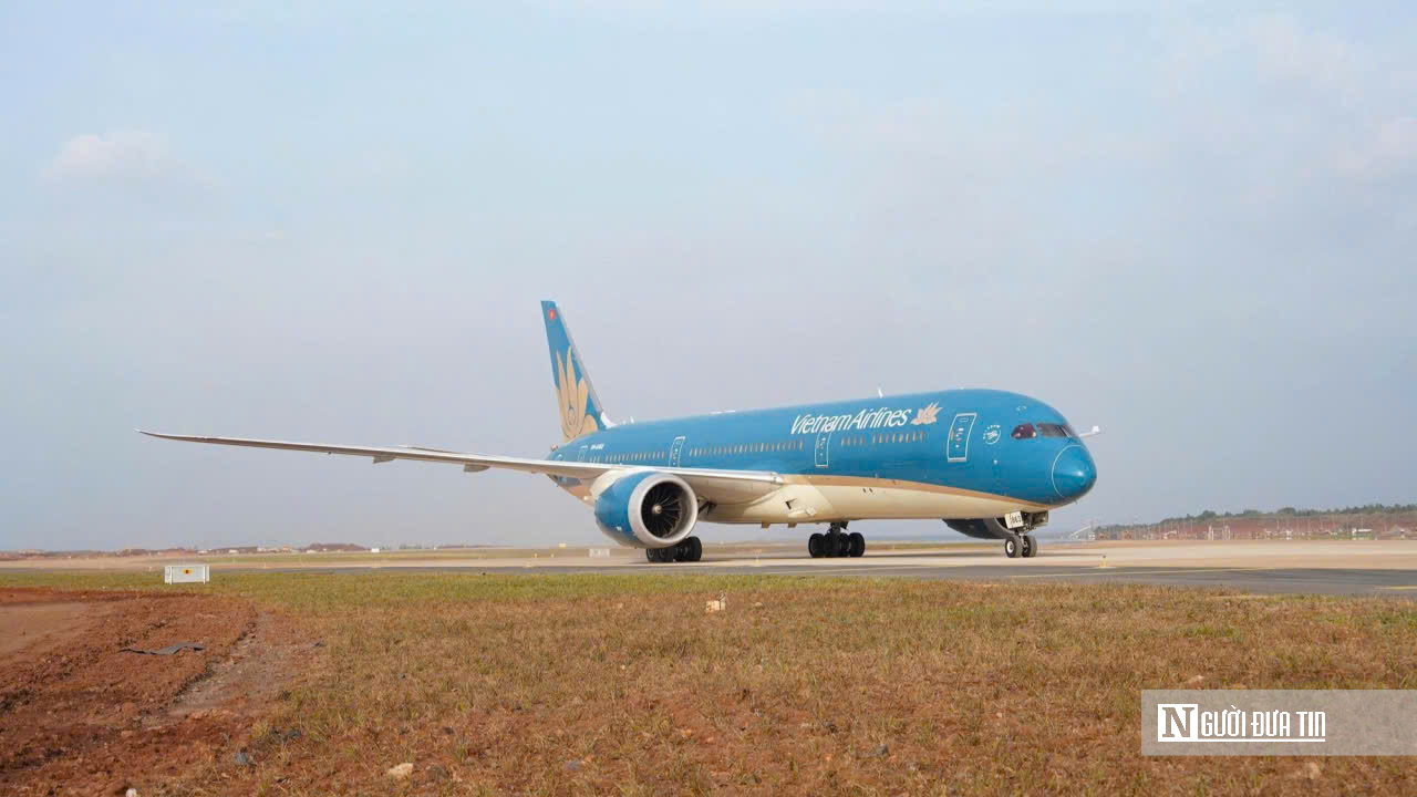 “Chim sắt” lớn nhất của hàng không Việt Nam hạ cánh xuống sân bay Long Thành- Ảnh 4. “Chim sắt” lớn nhất của hàng không Việt Nam hạ cánh xuống sân bay Long Thành- Ảnh 4.