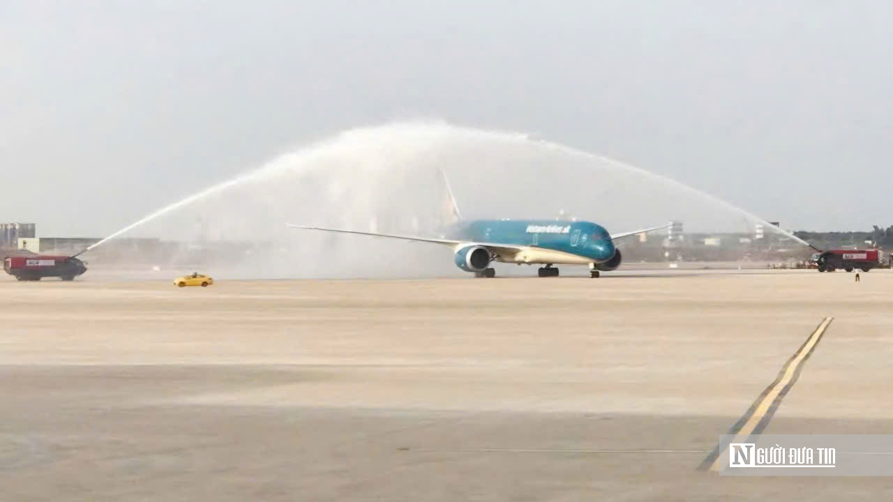 “Chim sắt” lớn nhất của hàng không Việt Nam hạ cánh xuống sân bay Long Thành- Ảnh 9. “Chim sắt” lớn nhất của hàng không Việt Nam hạ cánh xuống sân bay Long Thành- Ảnh 9.