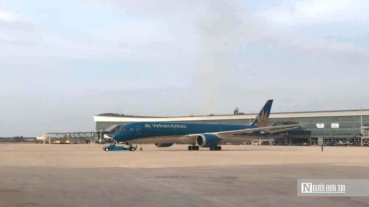 “Chim sắt” lớn nhất của hàng không Việt Nam hạ cánh xuống sân bay Long Thành- Ảnh 11. “Chim sắt” lớn nhất của hàng không Việt Nam hạ cánh xuống sân bay Long Thành- Ảnh 11.