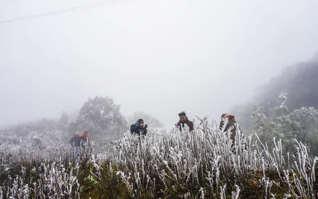 Miền Bắc sắp đón đợt không khí lạnh "lạ thường", dự báo nơi rét nhất - Ảnh 2.