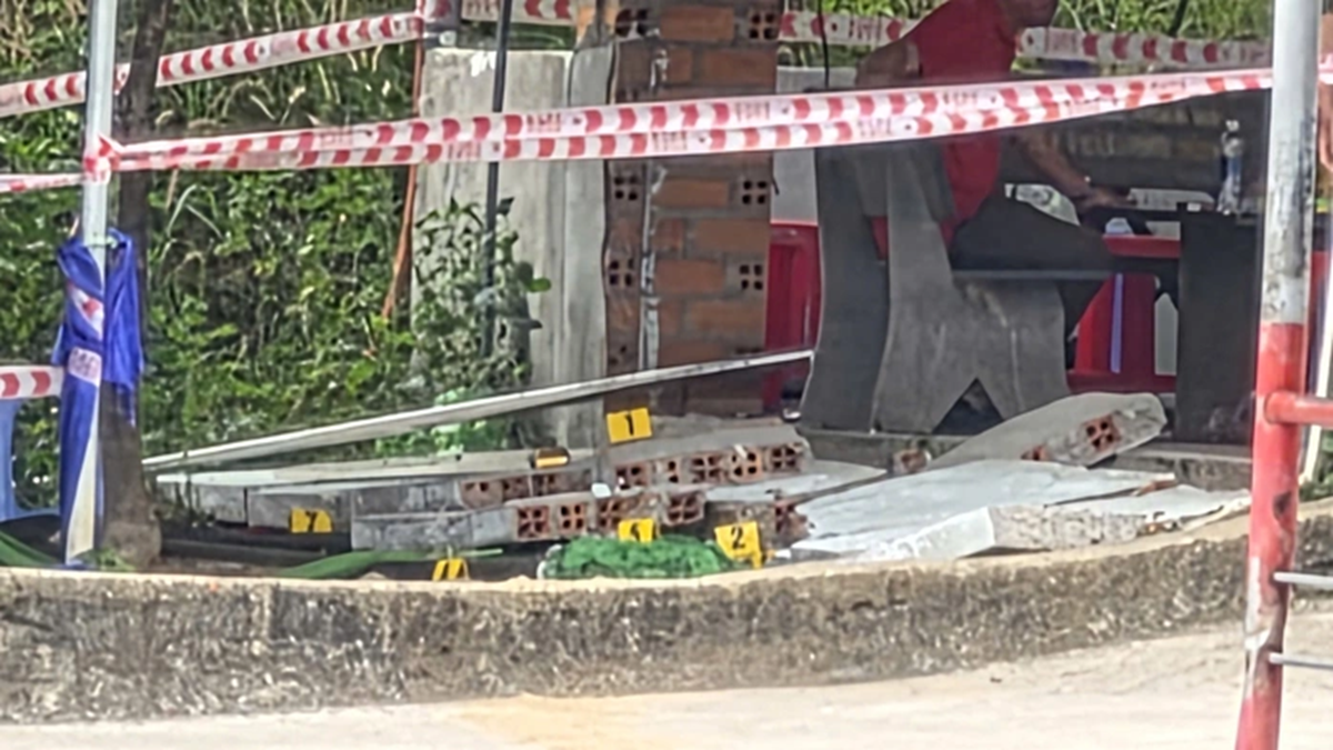 Đang nằm võng chờ thi sát hạch lái xe, 2 người bị bức tường đổ trúng thương vong - Ảnh 1.