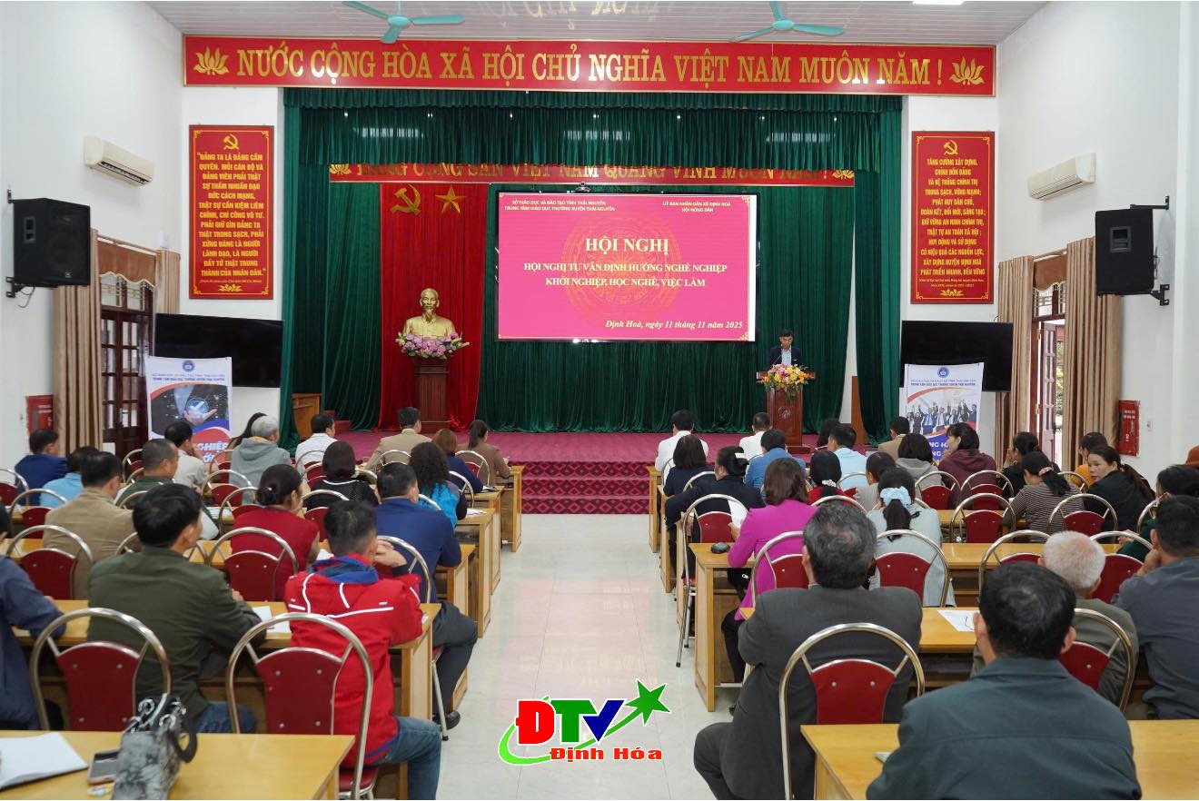 Định H&oacute;a đẩy mạnh truyền th&ocirc;ng giảm ngh&egrave;o th&ocirc;ng tin: Đưa ch&iacute;nh s&aacute;ch đến gần hơn với người d&acirc;n v&ugrave;ng s&acirc;u - Ảnh 2.