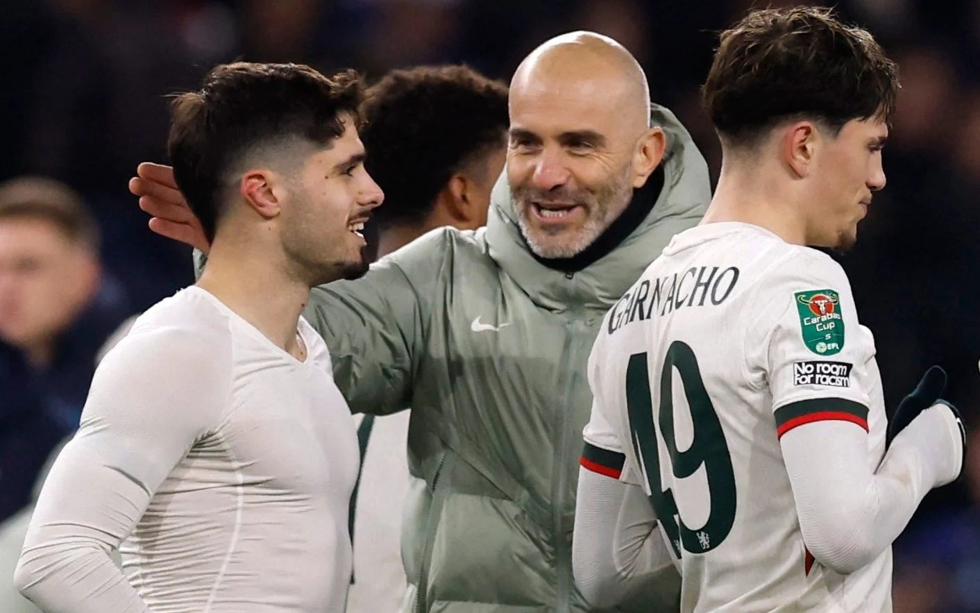 Phản ứng của HLV Maresca khi CĐV Chelsea hô vang tên tại Carabao Cup - Ảnh 1.