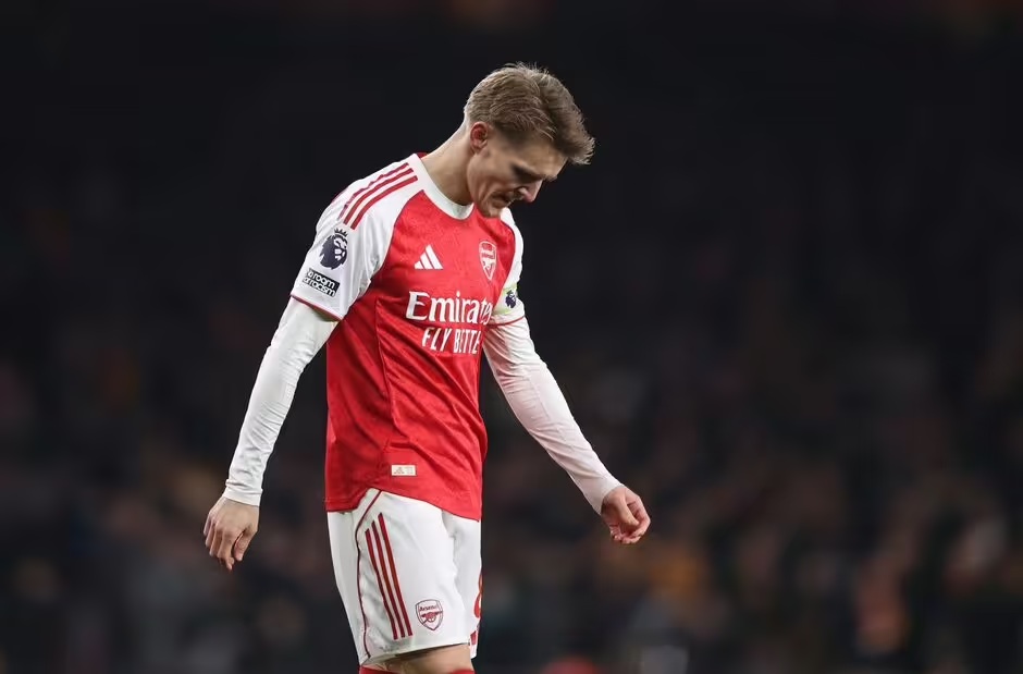 Biến lớn: Băng đội trưởng Arsenal sắp đổi chủ? - Ảnh 2.