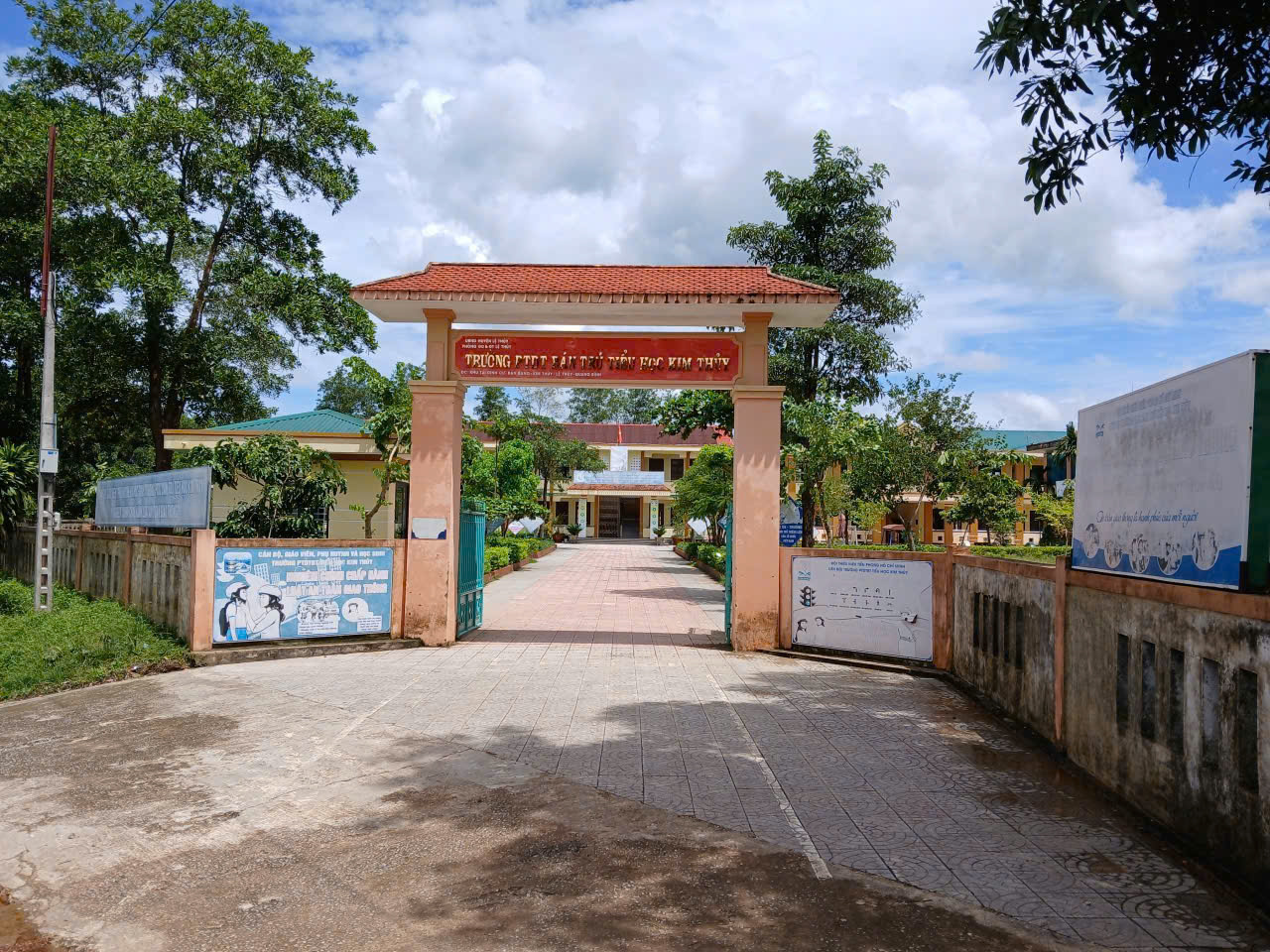 Bị phạt 196,5 triệu vì học sinh ngộ độc, trường xin xã hỗ trợ tiền nộp phạt- Ảnh 1.