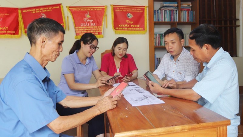 C&aacute;n bộ cơ sở: &ldquo;Ch&igrave;a kh&oacute;a v&agrave;ng&rdquo; đột ph&aacute; giảm ngh&egrave;o th&ocirc;ng tin tại Th&aacute;i Nguy&ecirc;n - Ảnh 1.