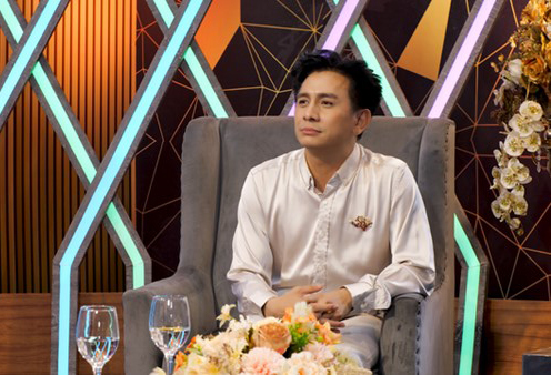 Nam nghệ sĩ Đình Toàn ở tuổi U50 vẫn ngủ với mẹ, không sợ tuổi già cô quạnh - Ảnh 3.