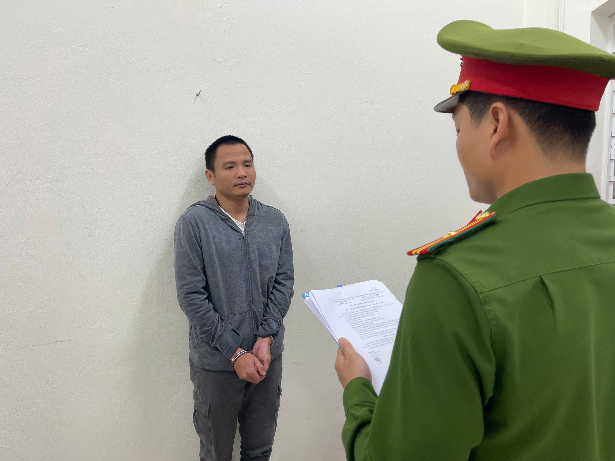 Bắt tạm giam quản l&yacute; cấp cao của tổ chức tội phạm xuy&ecirc;n quốc gia- Ảnh 1.