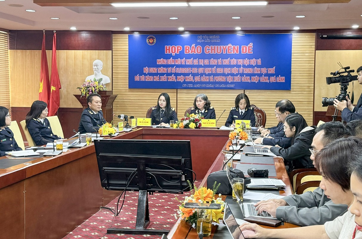 Ngành Hải quan nỗ lực đưa chính sách thuế mới về xuất nhập khẩu đến người dân và doanh nghiệp - Ảnh 1.