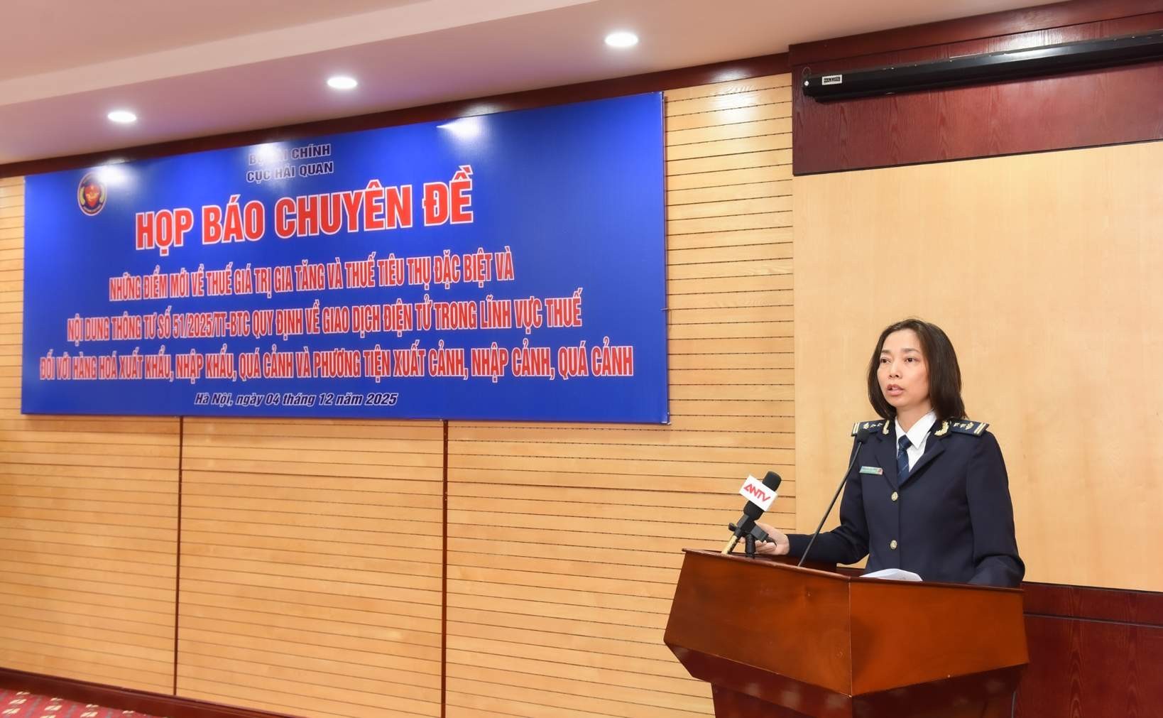 Ngành Hải quan nỗ lực đưa chính sách thuế mới về xuất nhập khẩu đến người dân và doanh nghiệp - Ảnh 2.