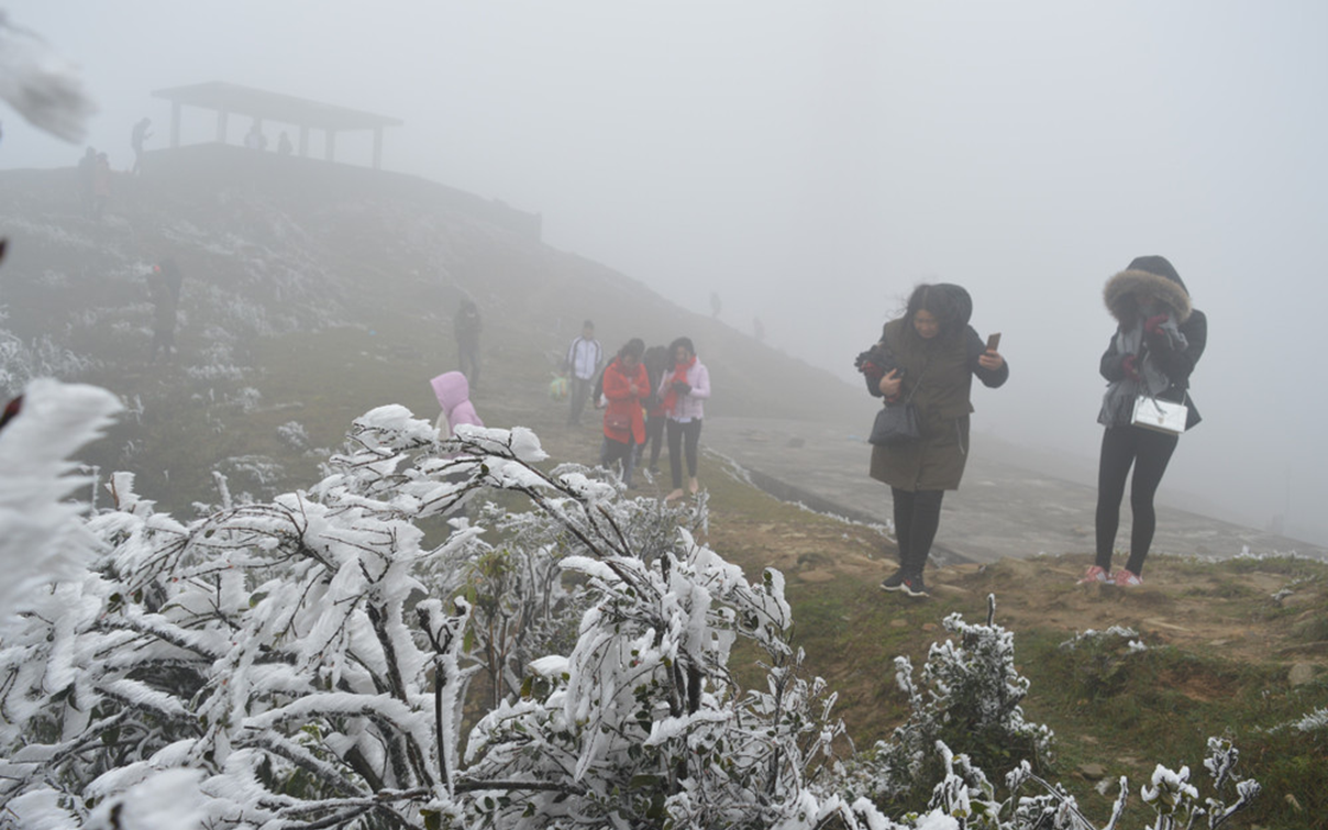 Miền Bắc đ&oacute;n "tin vui" thời tiết trước khi kh&ocirc;ng kh&iacute; lạnh "lạ thường" dồn dập - Ảnh 2.