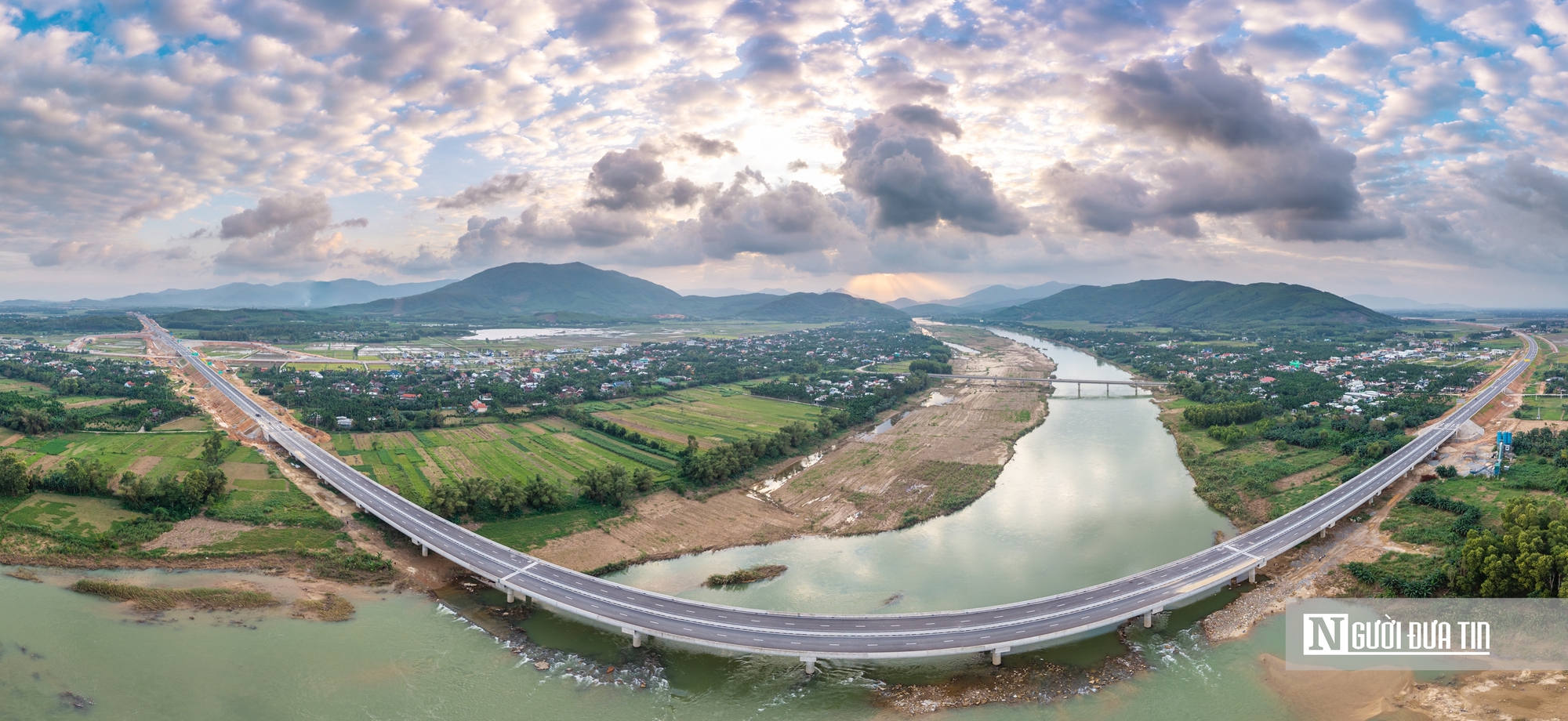 Th&ocirc;ng tuyến cao tốc qua Quảng Ng&atilde;i, KKT Dung Quất c&oacute; dự &aacute;n sản xuất th&eacute;p ray "khủng"- Ảnh 4.