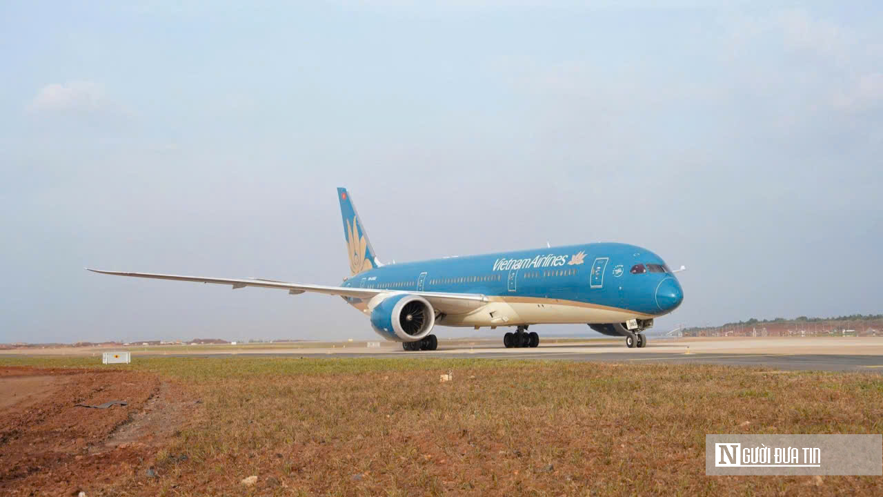 Khoảnh khắc s&acirc;n bay Long Th&agrave;nh ch&iacute;nh thức &ldquo;mở cửa bầu trời&rdquo; đ&oacute;n chuyến bay đầu ti&ecirc;n- Ảnh 1.