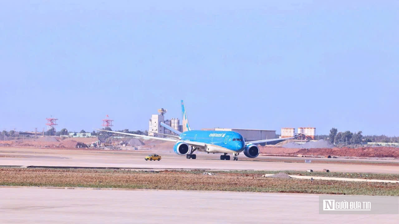 Khoảnh khắc s&acirc;n bay Long Th&agrave;nh ch&iacute;nh thức &ldquo;mở cửa bầu trời&rdquo; đ&oacute;n chuyến bay đầu ti&ecirc;n- Ảnh 2.
