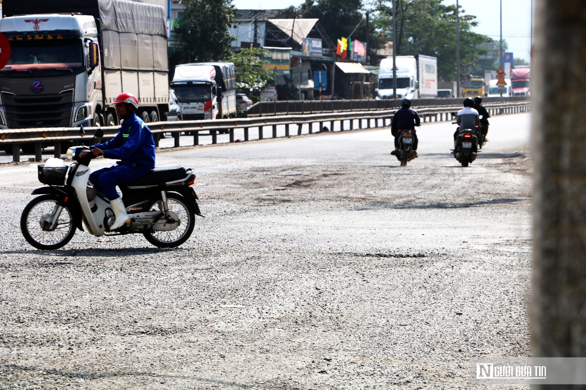 Ảnh: Nhiều đoạn QL1A qua Huế hư hỏng nặng, phương tiện lưu th&ocirc;ng &igrave; ạch - Ảnh 3.