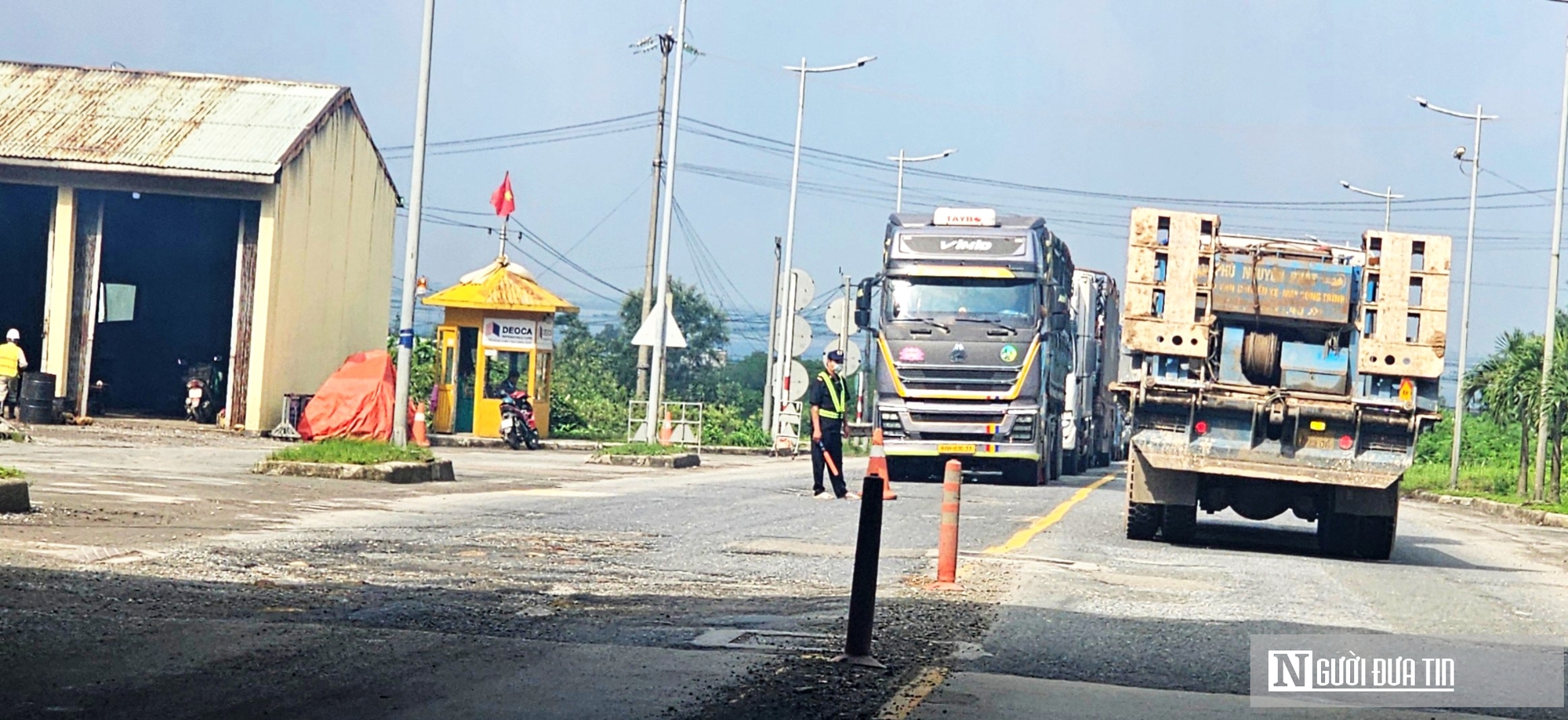 Ảnh: Nhiều đoạn QL1A qua Huế hư hỏng nặng, phương tiện lưu th&ocirc;ng &igrave; ạch - Ảnh 8.