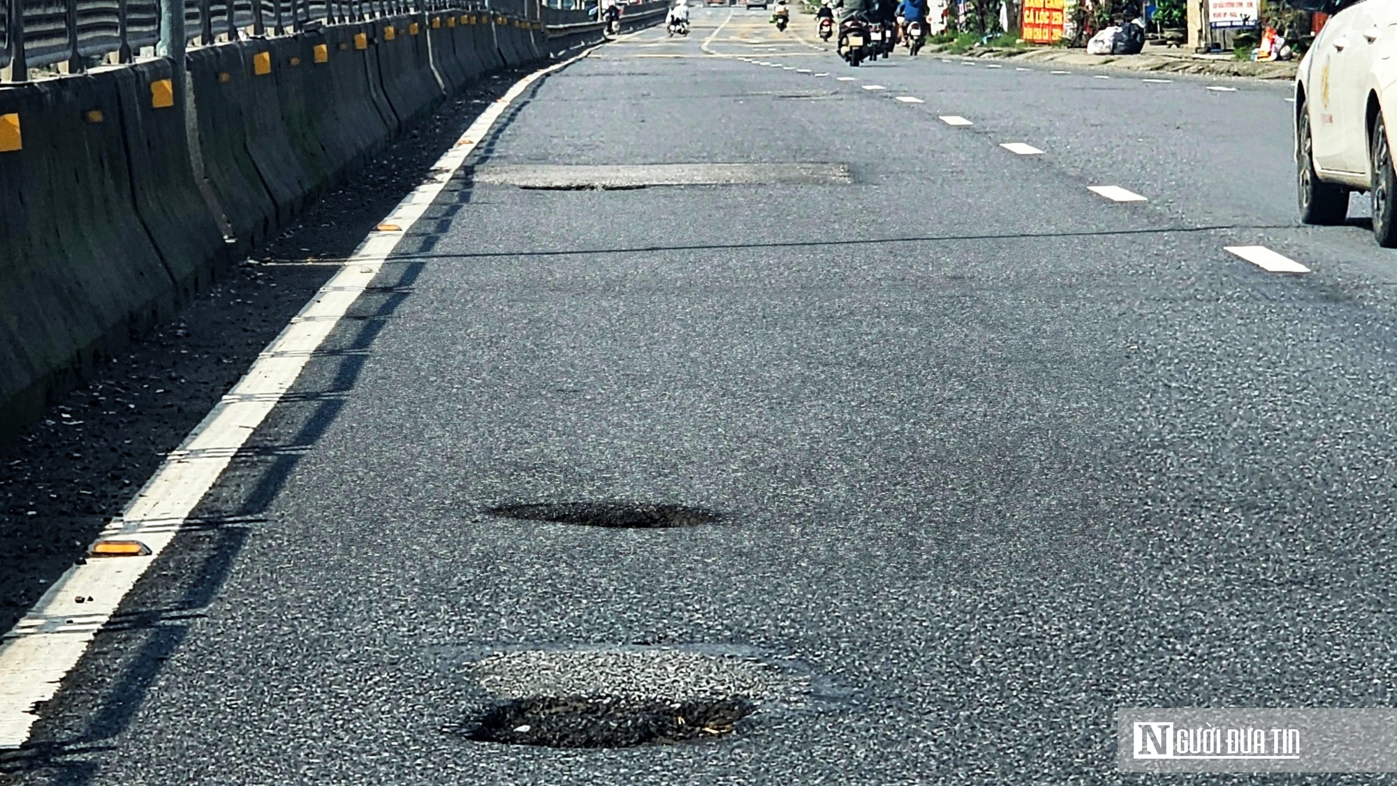 Ảnh: Nhiều đoạn QL1A qua Huế hư hỏng nặng, phương tiện lưu th&ocirc;ng &igrave; ạch - Ảnh 11.