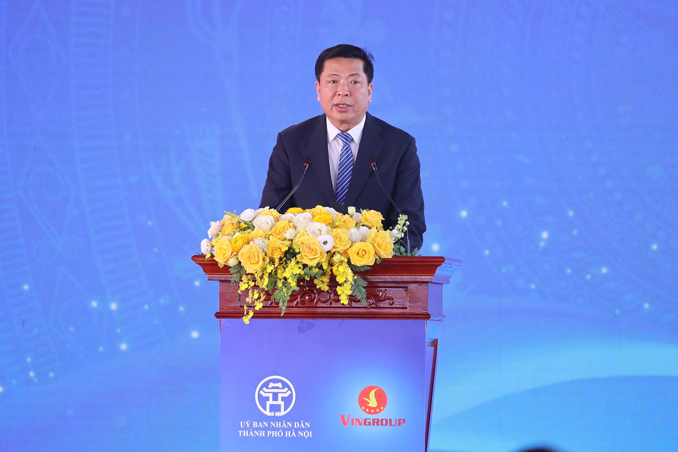 Bộ trưởng Bộ Xây dựng: Tập trung nguồn lực cho hạ tầng để nâng cao năng lực cạnh tranh quốc gia - Ảnh 2.