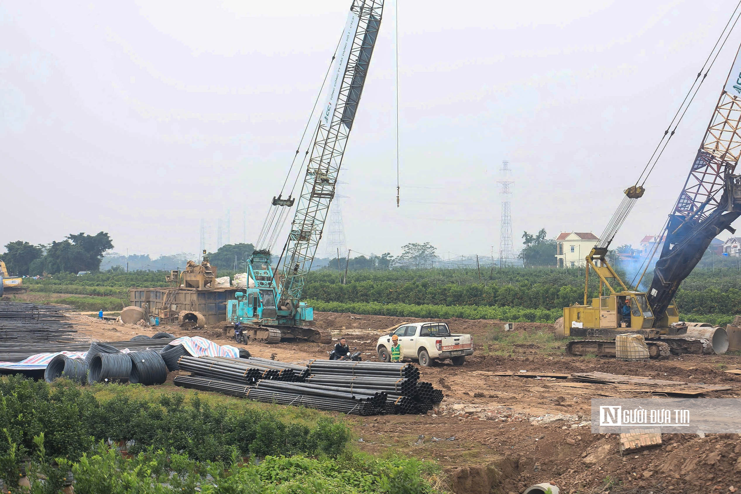 Cận cảnh khu vực thi c&ocirc;ng c&acirc;y cầu 4.900 tỷ đồng nối H&agrave; Nội với Hưng Y&ecirc;n- Ảnh 8.