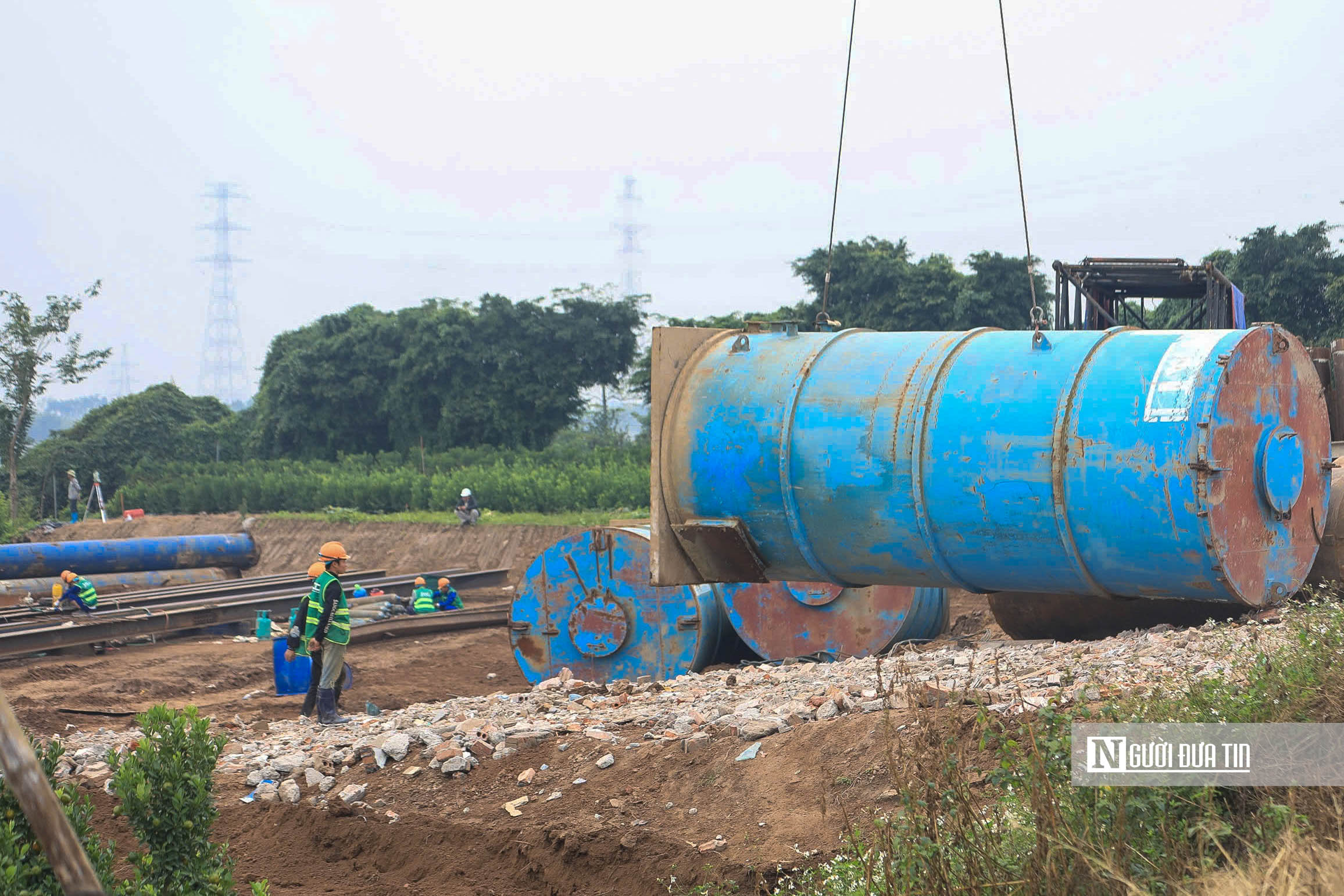 Cận cảnh khu vực thi c&ocirc;ng c&acirc;y cầu 4.900 tỷ đồng nối H&agrave; Nội với Hưng Y&ecirc;n- Ảnh 10.