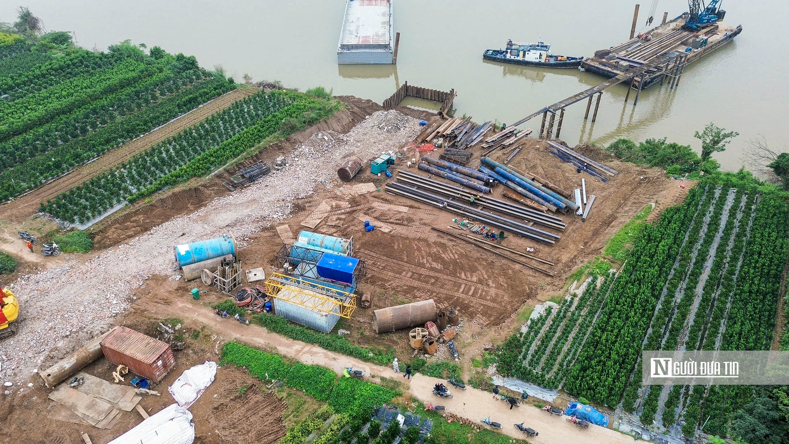 Cận cảnh khu vực thi c&ocirc;ng c&acirc;y cầu 4.900 tỷ đồng nối H&agrave; Nội với Hưng Y&ecirc;n- Ảnh 3.