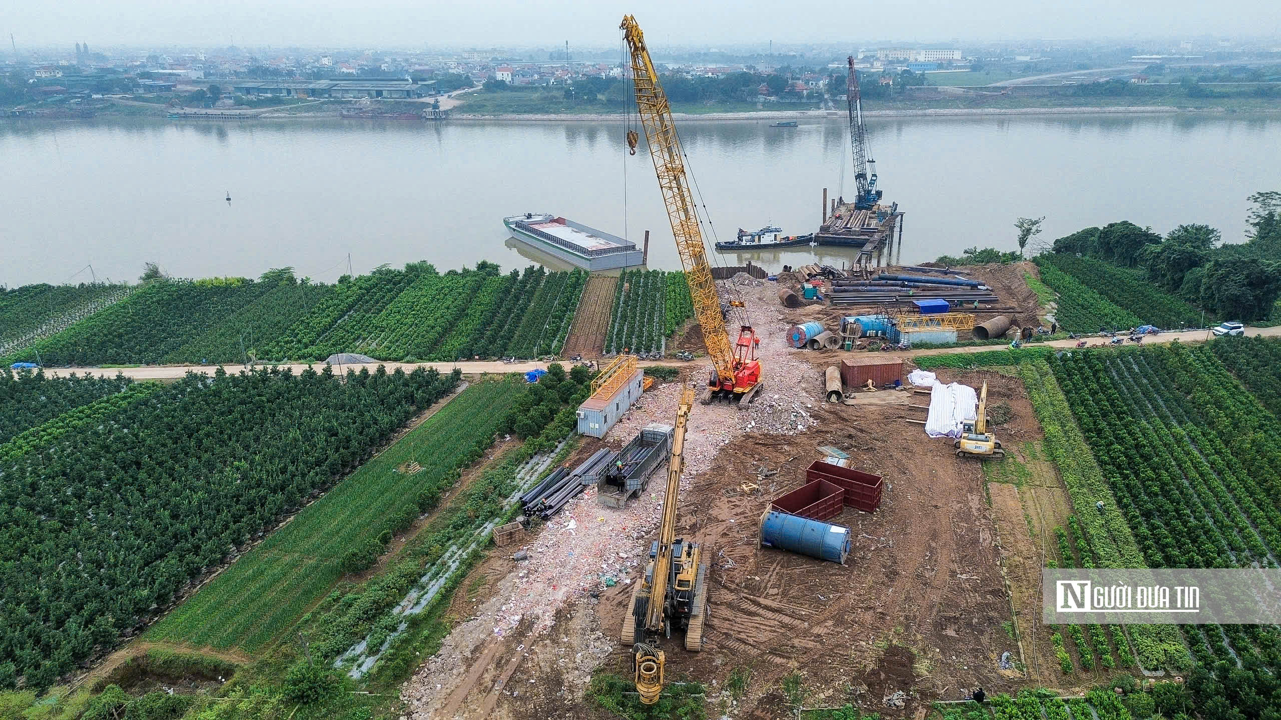 Cận cảnh khu vực thi c&ocirc;ng c&acirc;y cầu 4.900 tỷ đồng nối H&agrave; Nội với Hưng Y&ecirc;n- Ảnh 2.