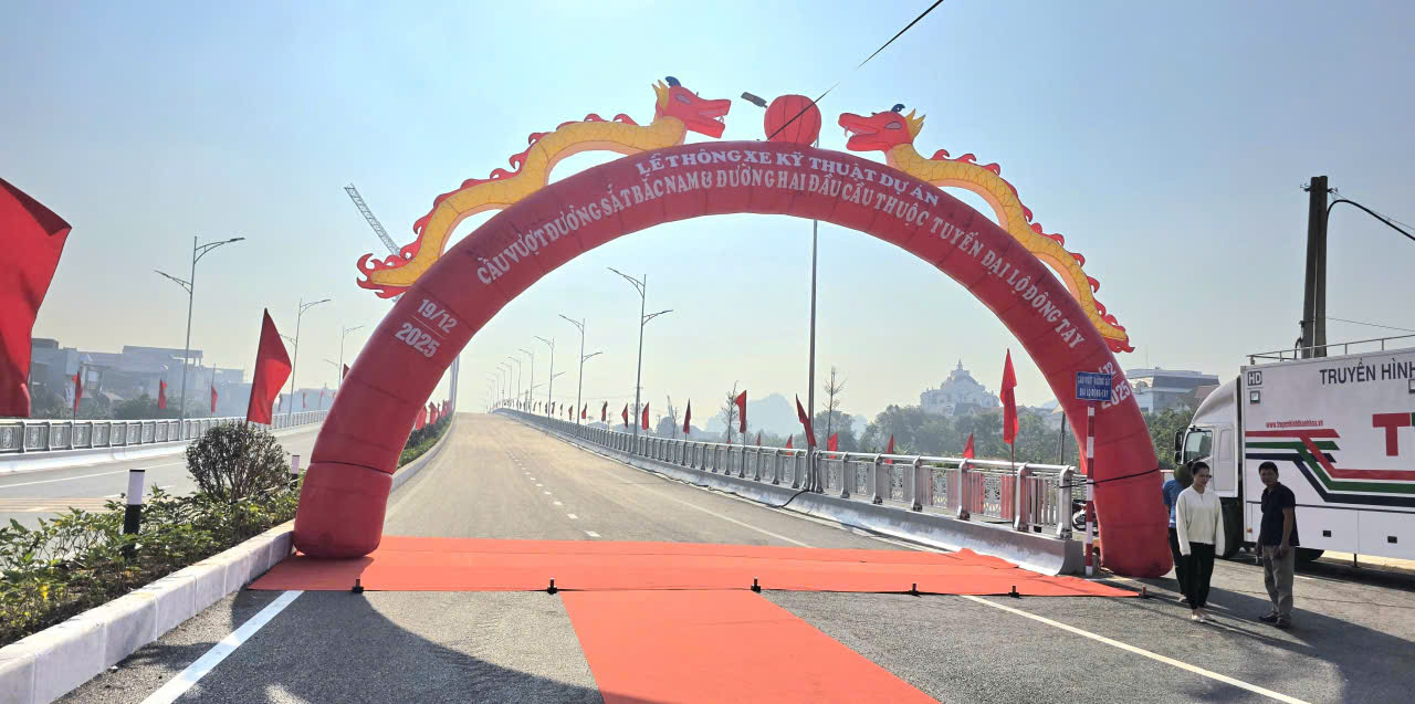 Khánh thành 2 cây cầu gần 1.000 tỷ đồng chào mừng đại hội lần thứ XIV của Đảng - Ảnh 2.