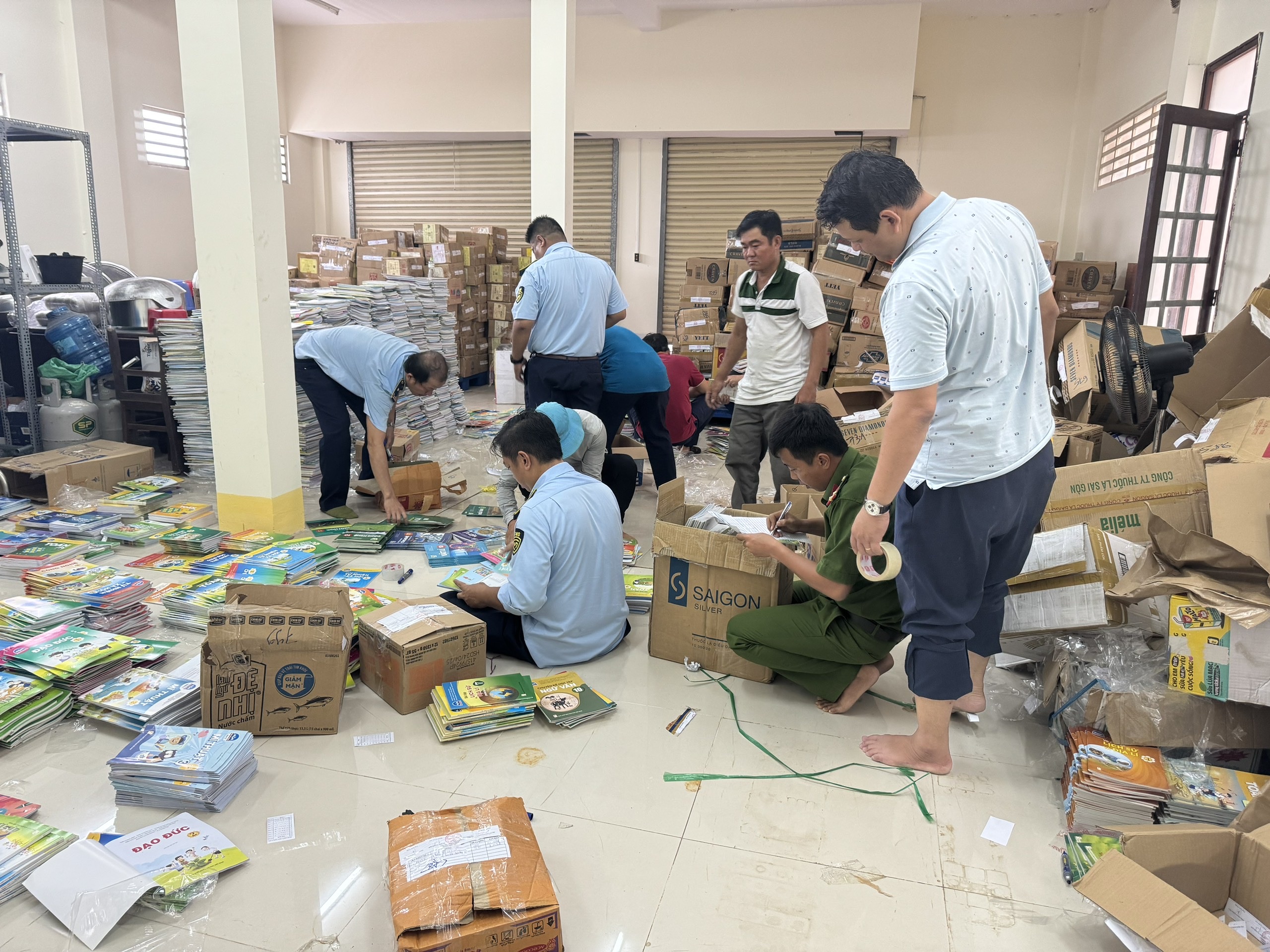 HÀNH LANG PHÁP LÝ ĐỂ NGĂN CHẶN SGK GIẢ - Ảnh 2.