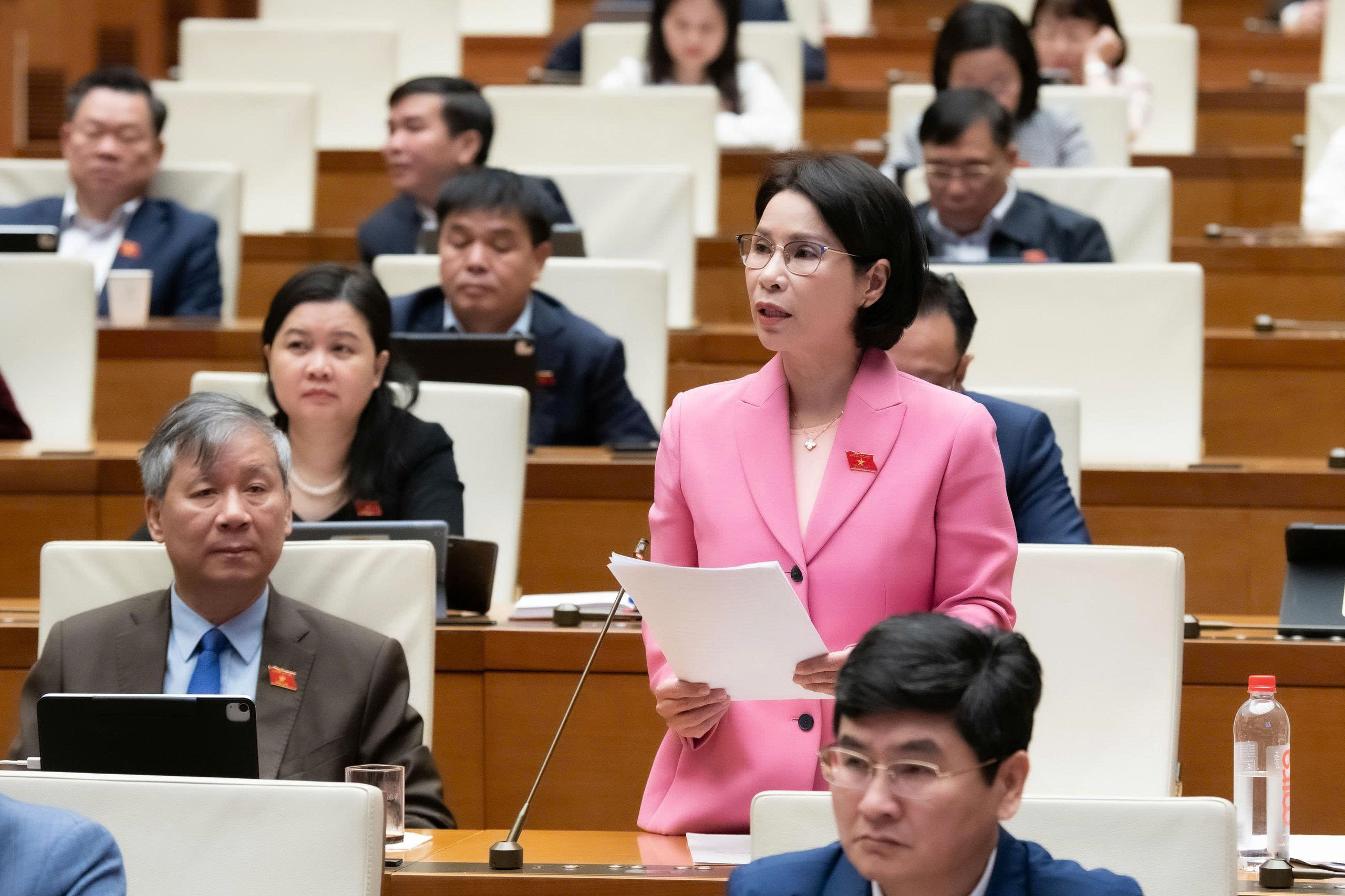 Quy định xếp lương bác sĩ từ bậc 2 không xử lý gốc rễ vấn đề thu nhập thấp- Ảnh 2. Quy định xếp lương bác sĩ từ bậc 2 không xử lý gốc rễ vấn đề thu nhập thấp- Ảnh 2.