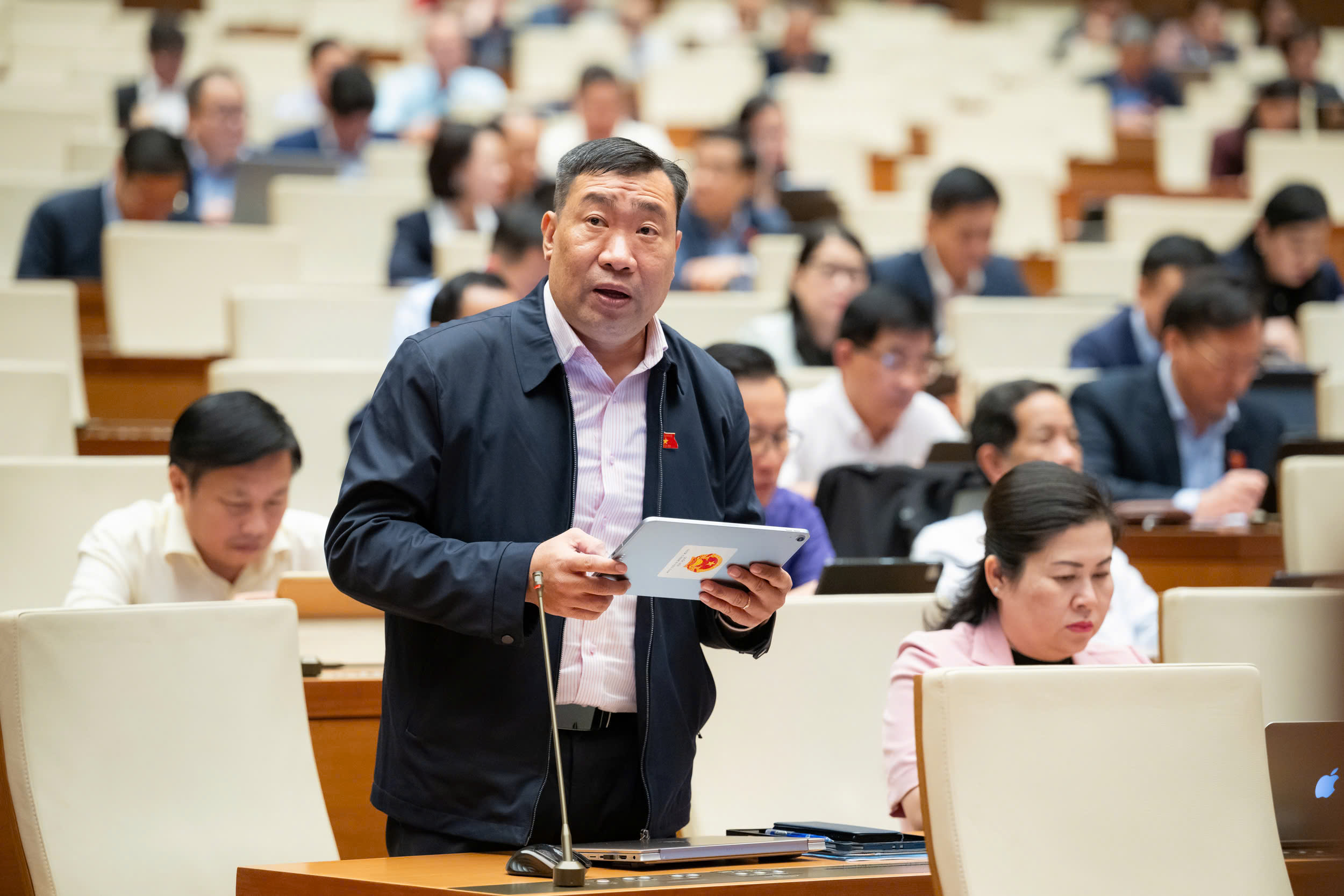 Xem xét phân bổ vốn cho đào tạo bồi dưỡng giáo viên và cán bộ quản lý - Ảnh 2.