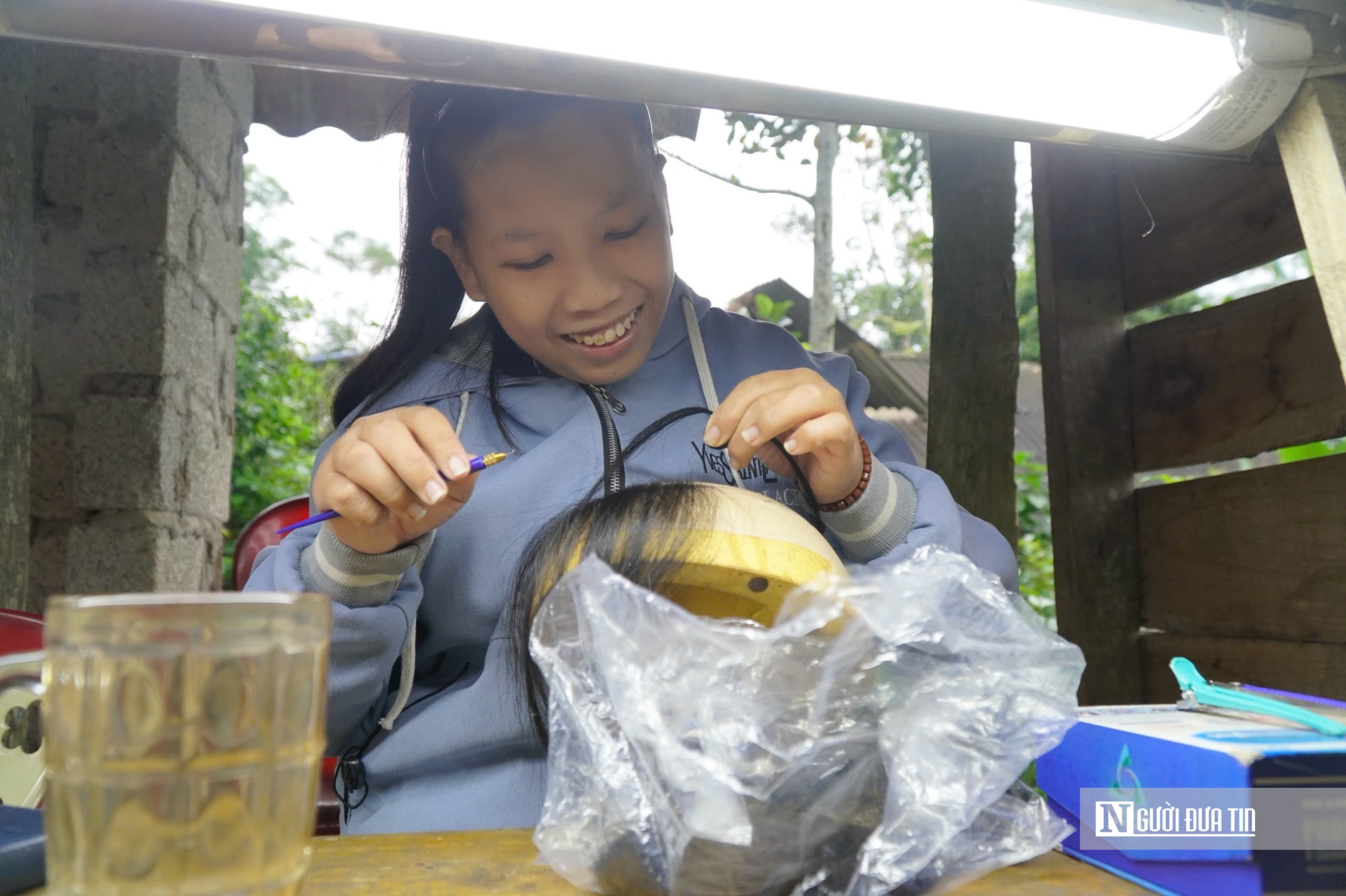 Độc đáo nghề làm tóc giả Hà Tĩnh, mở lối sinh kế ngay tại nhà cho người dân - Ảnh 6.