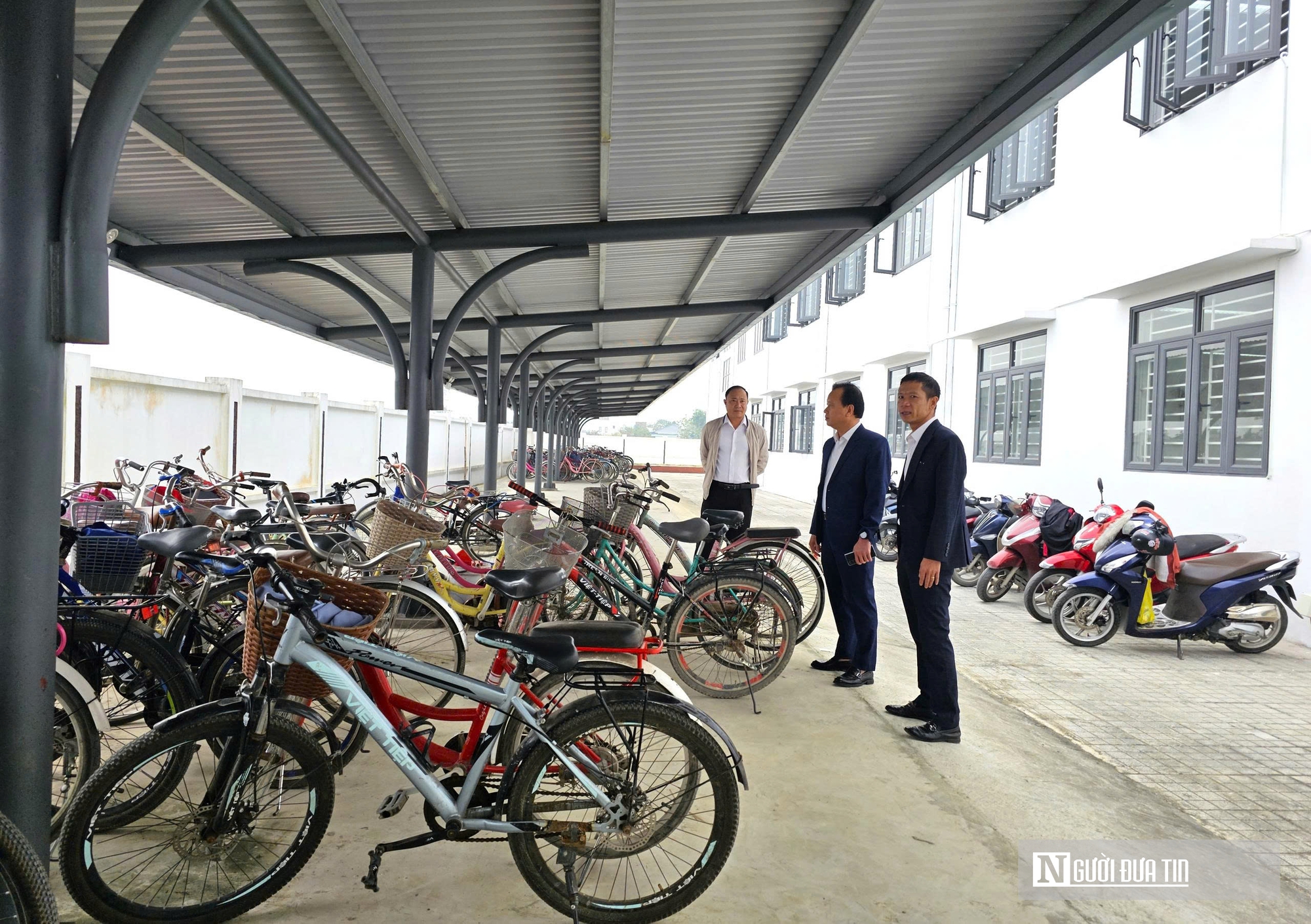 Dự án trường học bỏ không hơn 1 năm đã đón học sinh đến lớp- Ảnh 10.