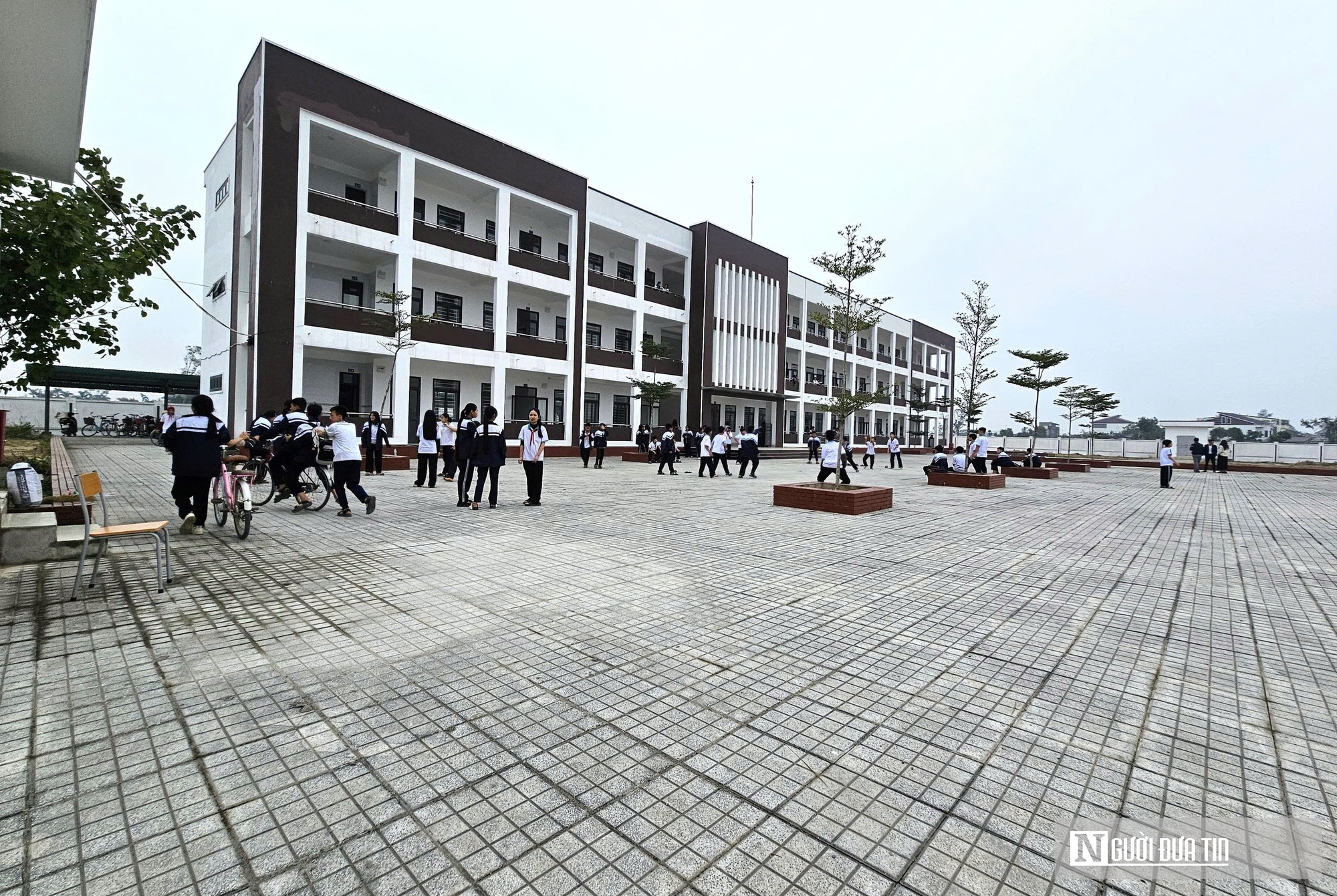 Dự án trường học bỏ không hơn 1 năm đã đón học sinh đến lớp- Ảnh 12.