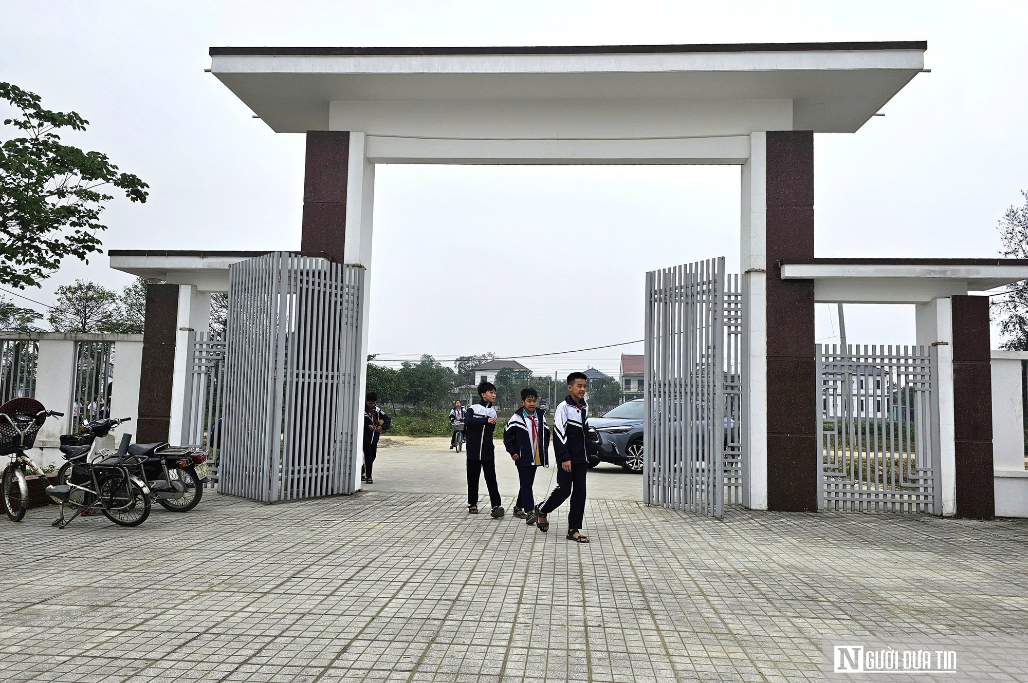 Dự án trường học bỏ không hơn 1 năm đã đón học sinh đến lớp- Ảnh 5.