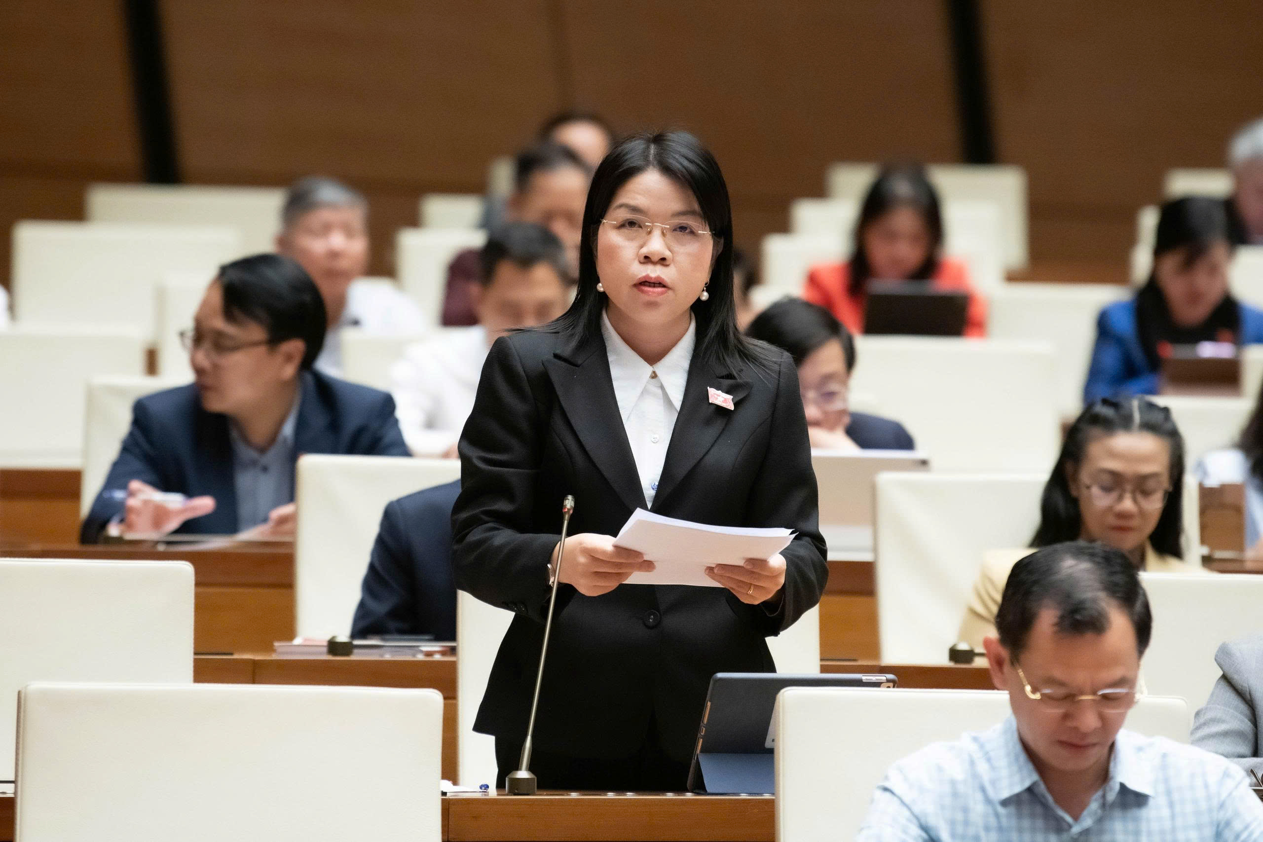 ĐBQH: Không thể đưa tiếng Anh thành ngôn ngữ thứ 2 nếu thiếu giáo viên- Ảnh 4. ĐBQH: Không thể đưa tiếng Anh thành ngôn ngữ thứ 2 nếu thiếu giáo viên- Ảnh 4.