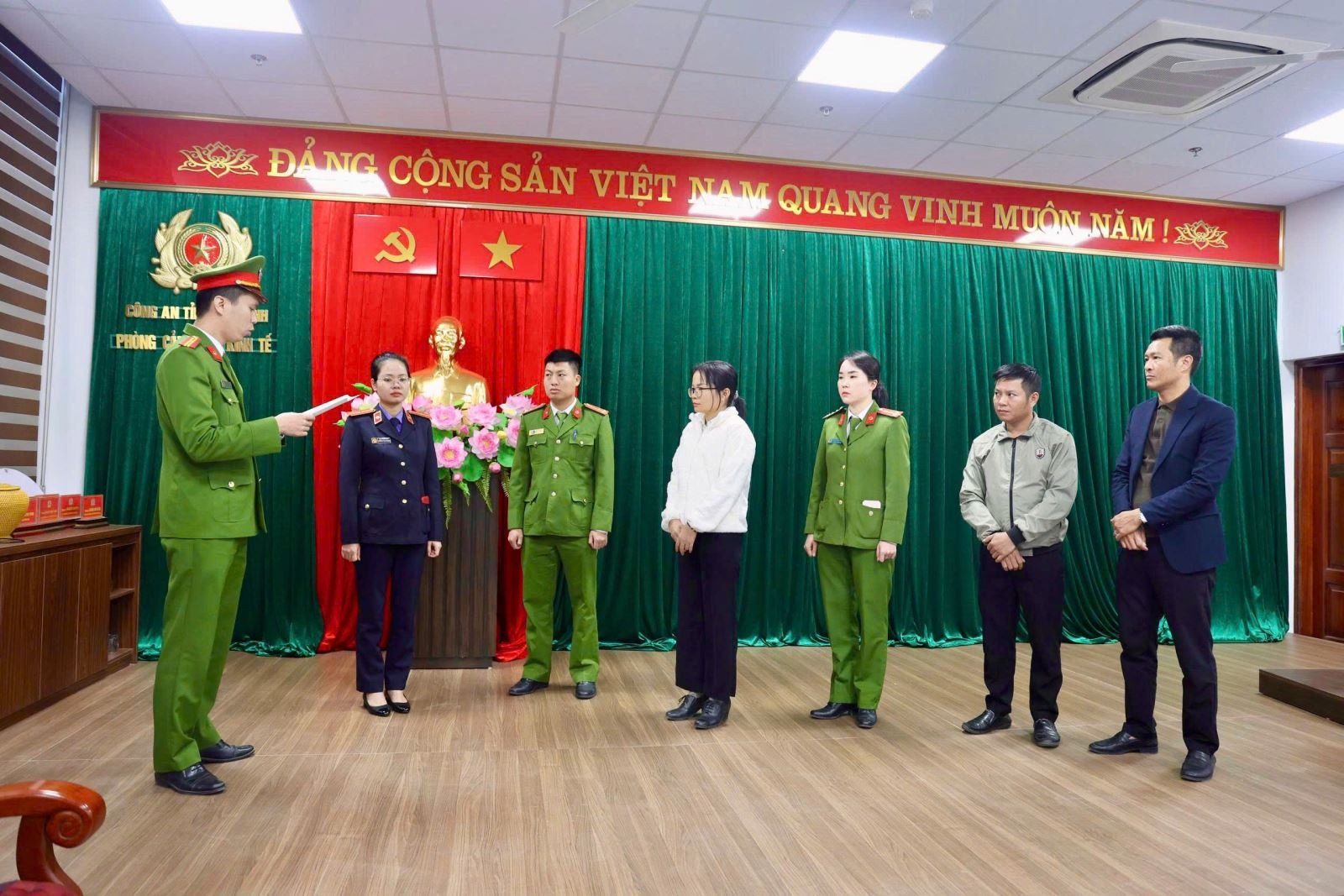 Bắt 2 nữ cán bộ thuế nhận hối lộ 4,3 tỷ đồng của doanh nghiệp- Ảnh 2.