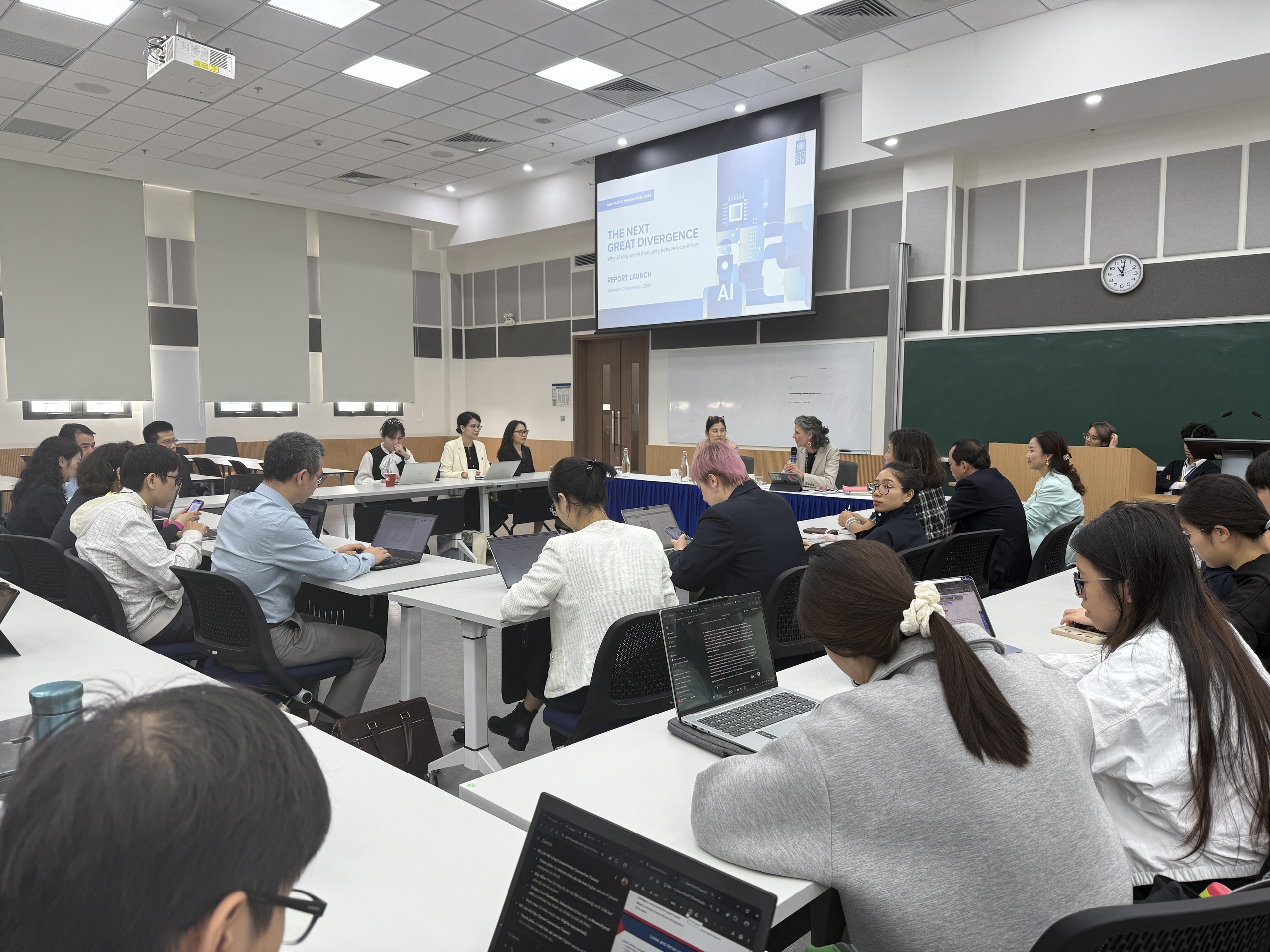 UNDP cảnh báo về “Đại phân kỳ AI”: Việt Nam đứng trước thời điểm định hình tương lai số- Ảnh 3.