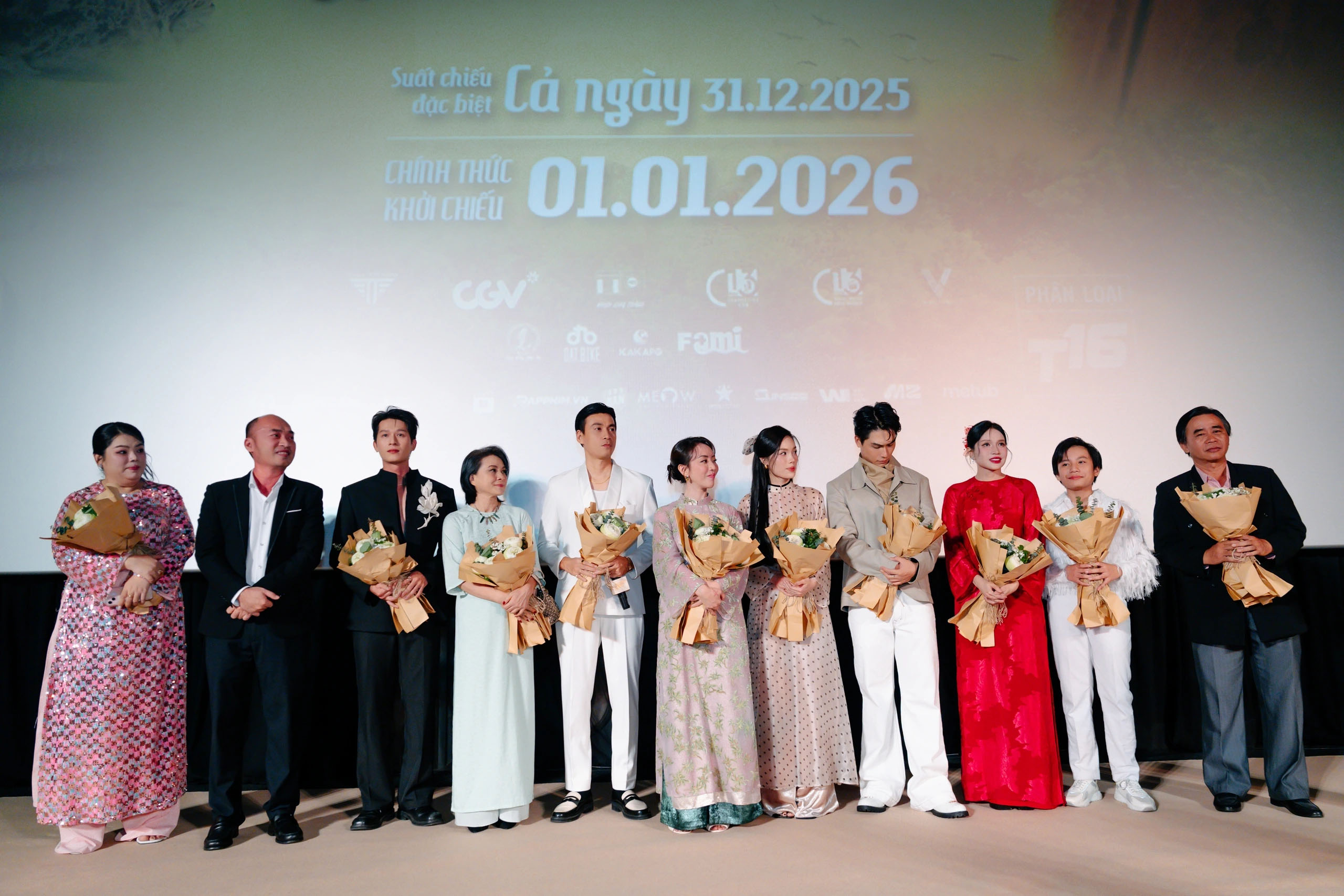 "Trai nhảy" Ngọc Thuận tái xuất điện ảnh, tiết lộ giao kèo với vợ kém tuổi - Ảnh 3.