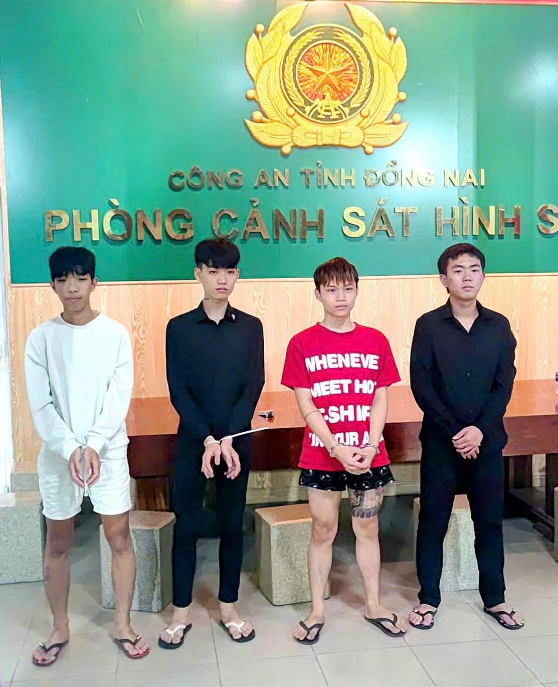 Ném vỏ chai bia làm người đàn ông tử vong ở Đồng Nai: Hành vi bạo lực bộc phát và cái giá pháp lý phải trả - Ảnh 1.