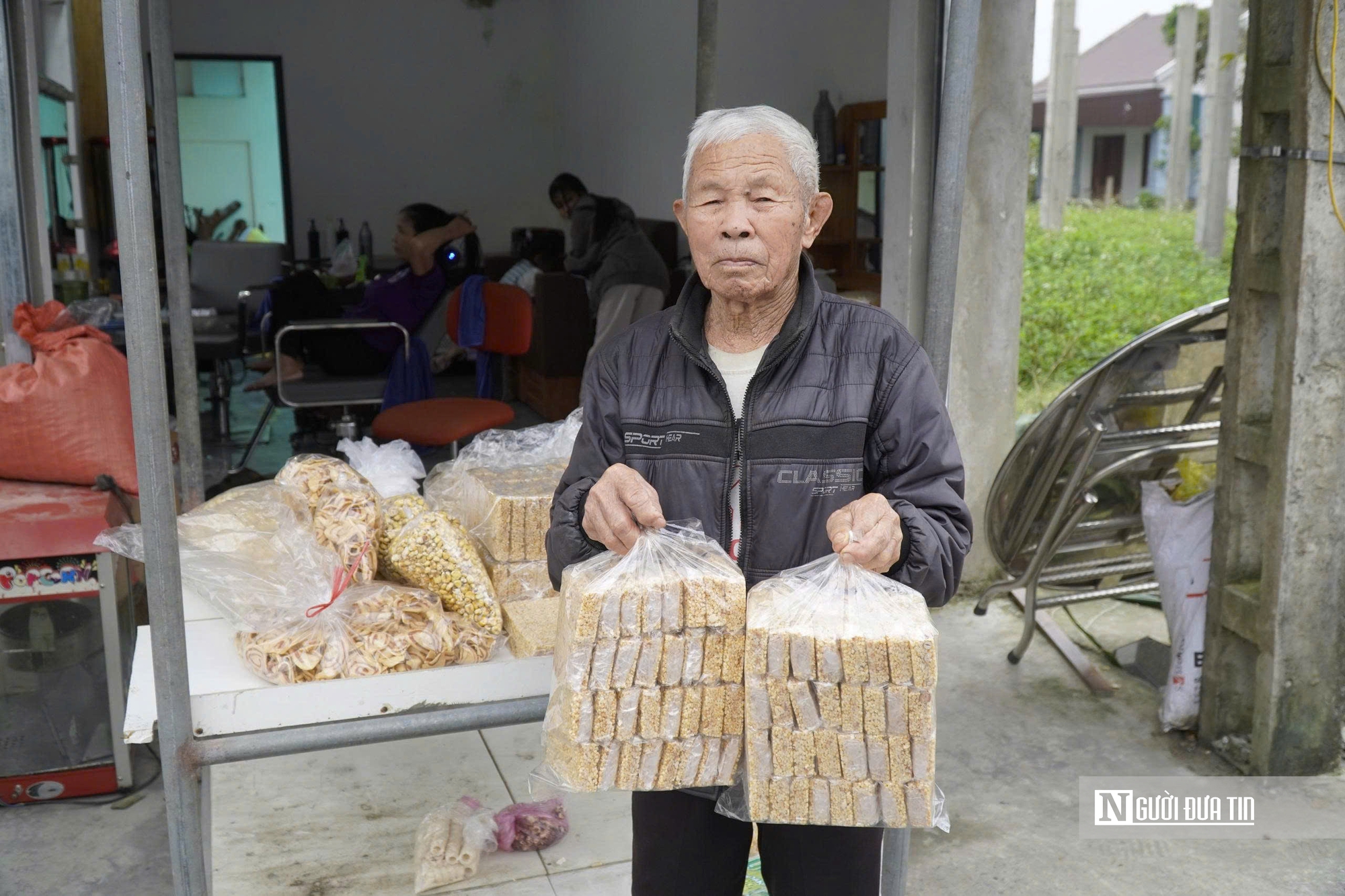 Nghệ An: Làng bánh cốm vào mùa, đỏ lửa giữ hương vị quê hương- Ảnh 6.