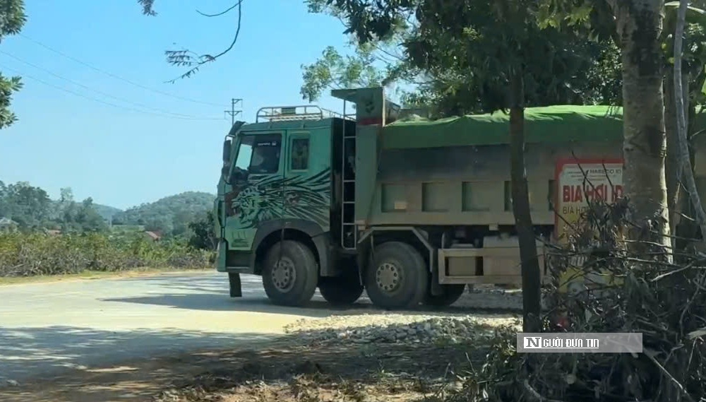 Mỏ đất chưa cấp phép đấu nối với quốc lộ, gây ô nhiễm môi trường dừng hoạt động- Ảnh 1.