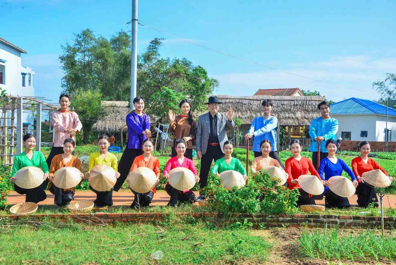 Michael Lang – Ngọc Sơn: Gắn bó thầy trò, chung nhịp hát vì người nông dân - Ảnh 3.