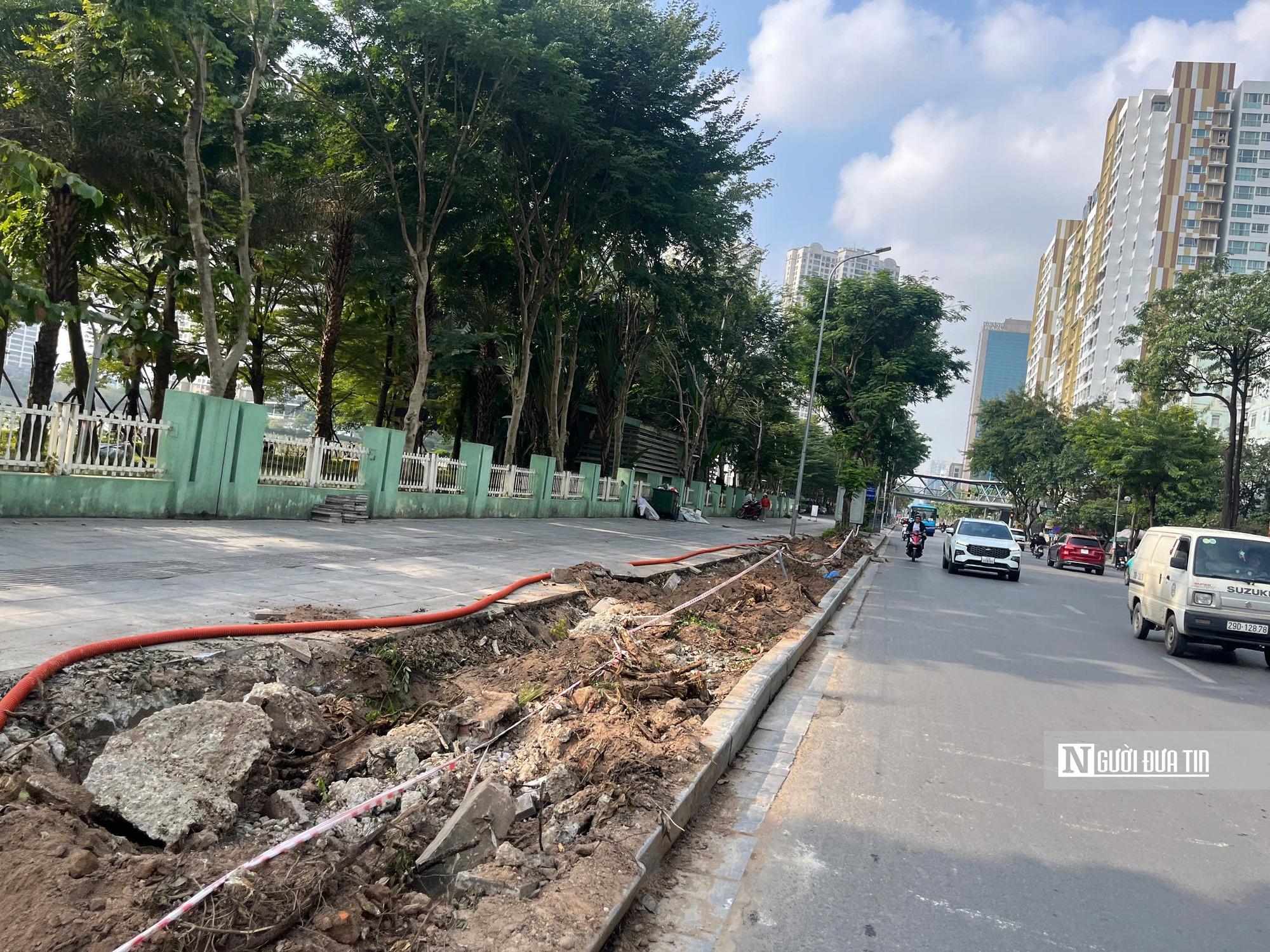 H&agrave; Nội x&eacute;n h&egrave;, chặt c&acirc;y giải &ldquo;điểm đen&rdquo; &ugrave;n tắc giao th&ocirc;ng- Ảnh 3.