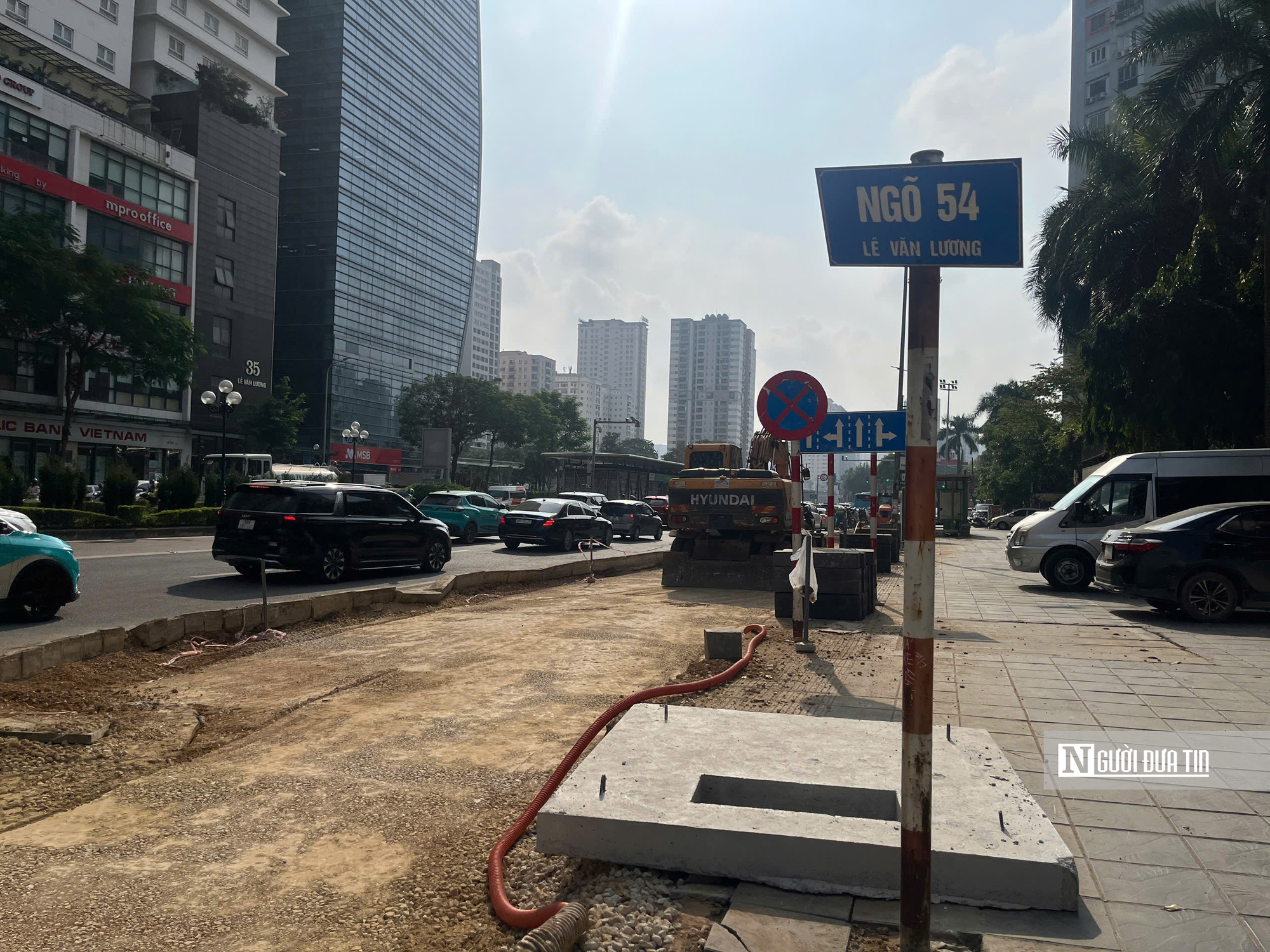 H&agrave; Nội x&eacute;n h&egrave;, chặt c&acirc;y giải &ldquo;điểm đen&rdquo; &ugrave;n tắc giao th&ocirc;ng- Ảnh 6.