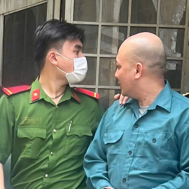 Cựu chủ tịch C&ocirc;ng ty Global l&atilde;nh 13 năm t&ugrave; v&igrave; bu&ocirc;n lậu h&agrave;ng chục ng&agrave;n lốp xe &ocirc; t&ocirc; - Ảnh 1.