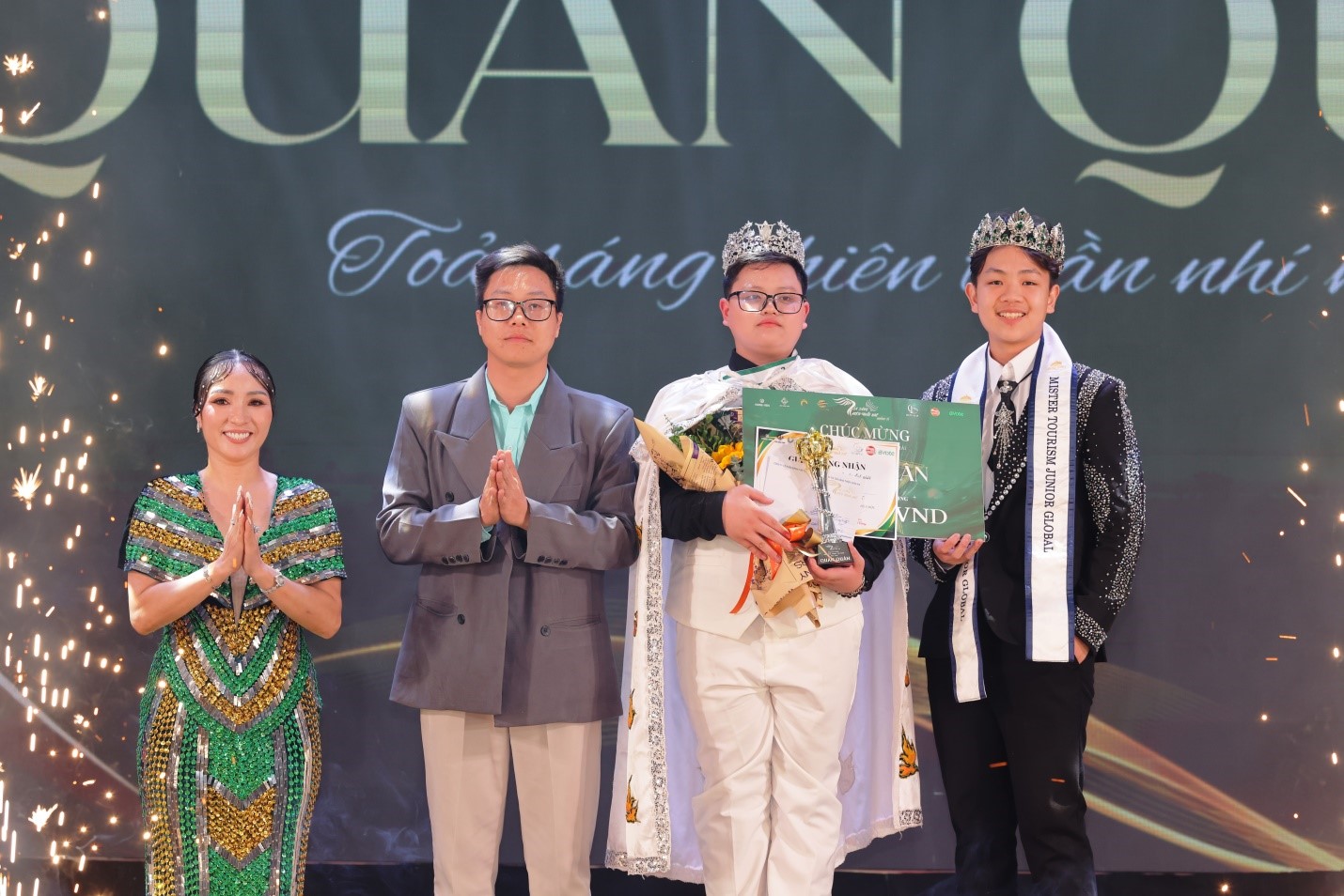 Cậu bé 12 tuổi đăng quang “Tỏa sáng Thiên thần Nhí”, mở cánh cửa ra sân khấu thế giới - Ảnh 2.